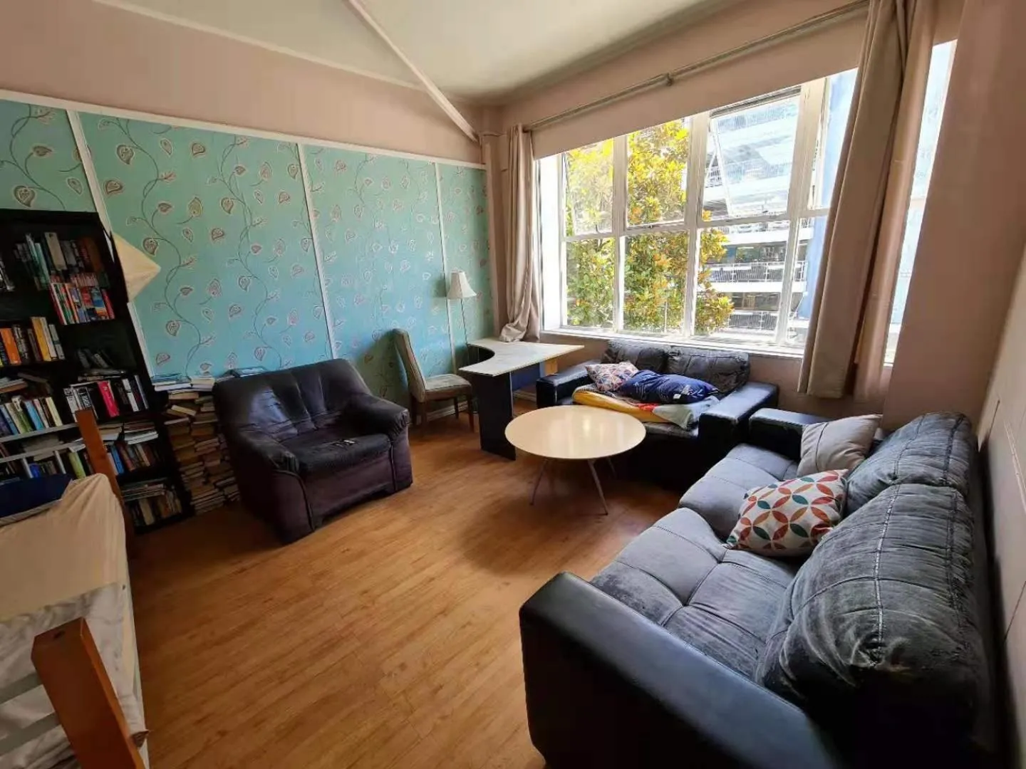 Seating area in Frienz Backpacker