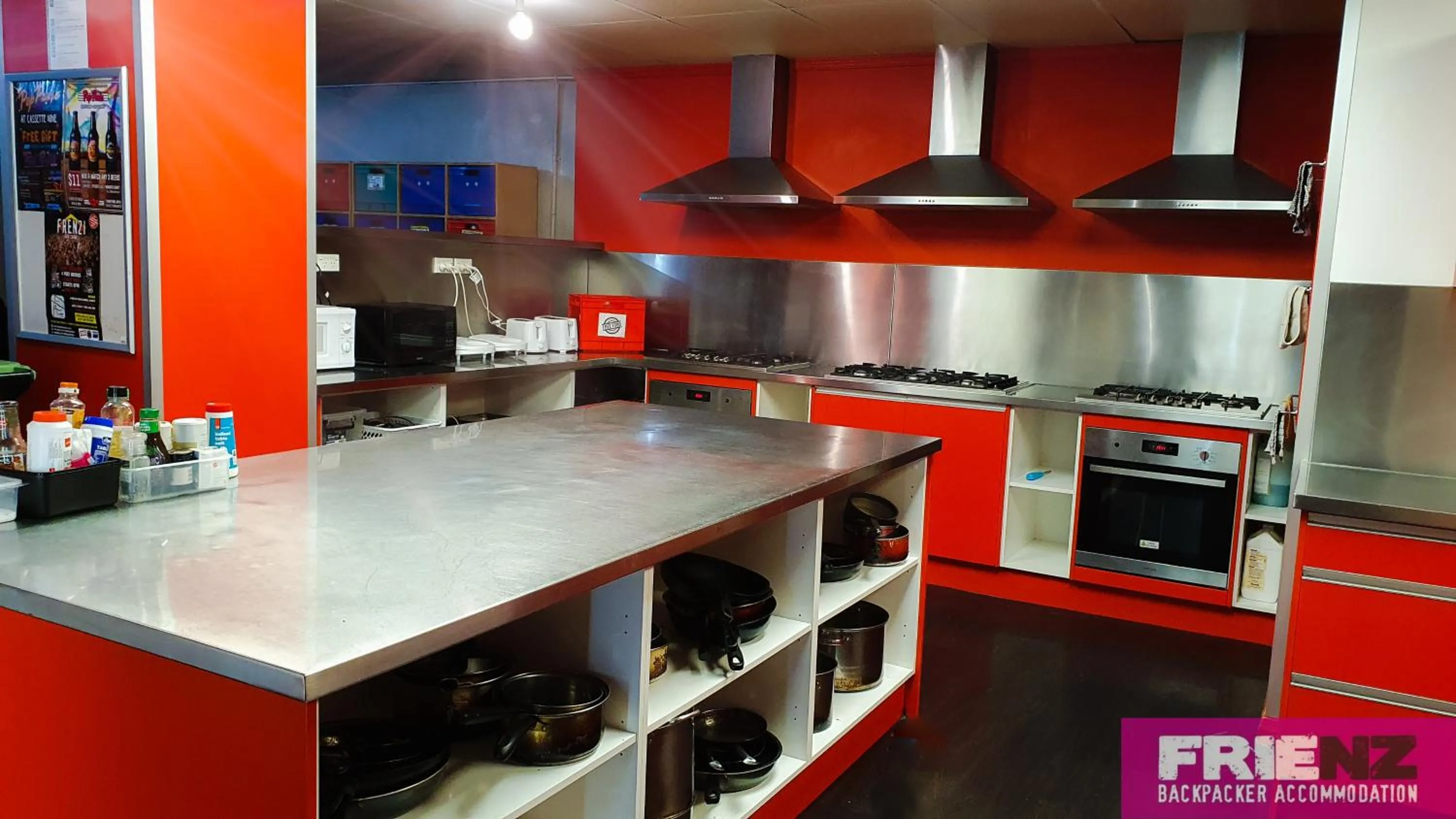 Kitchen or kitchenette in Frienz Backpacker