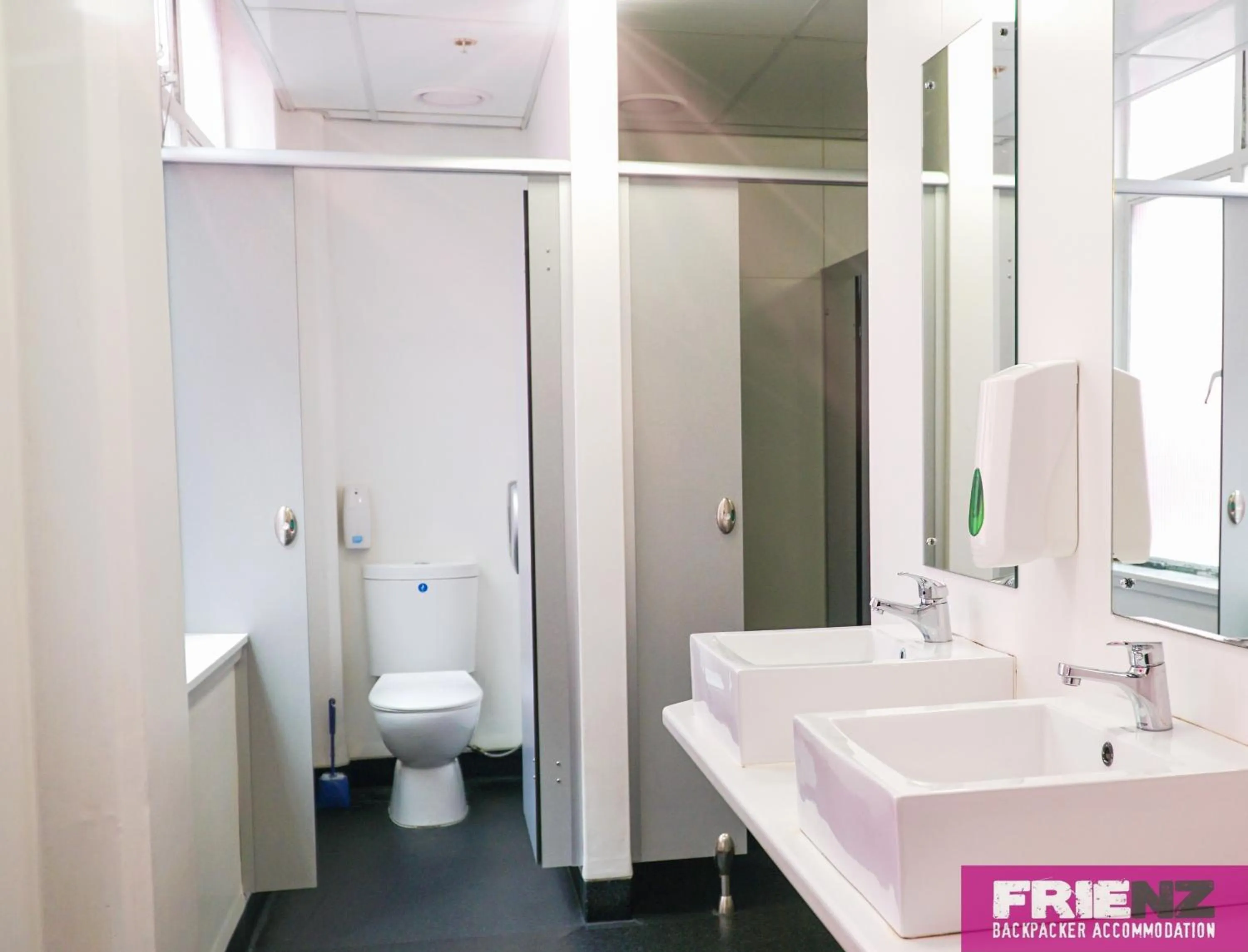 Toilet in Frienz Backpacker