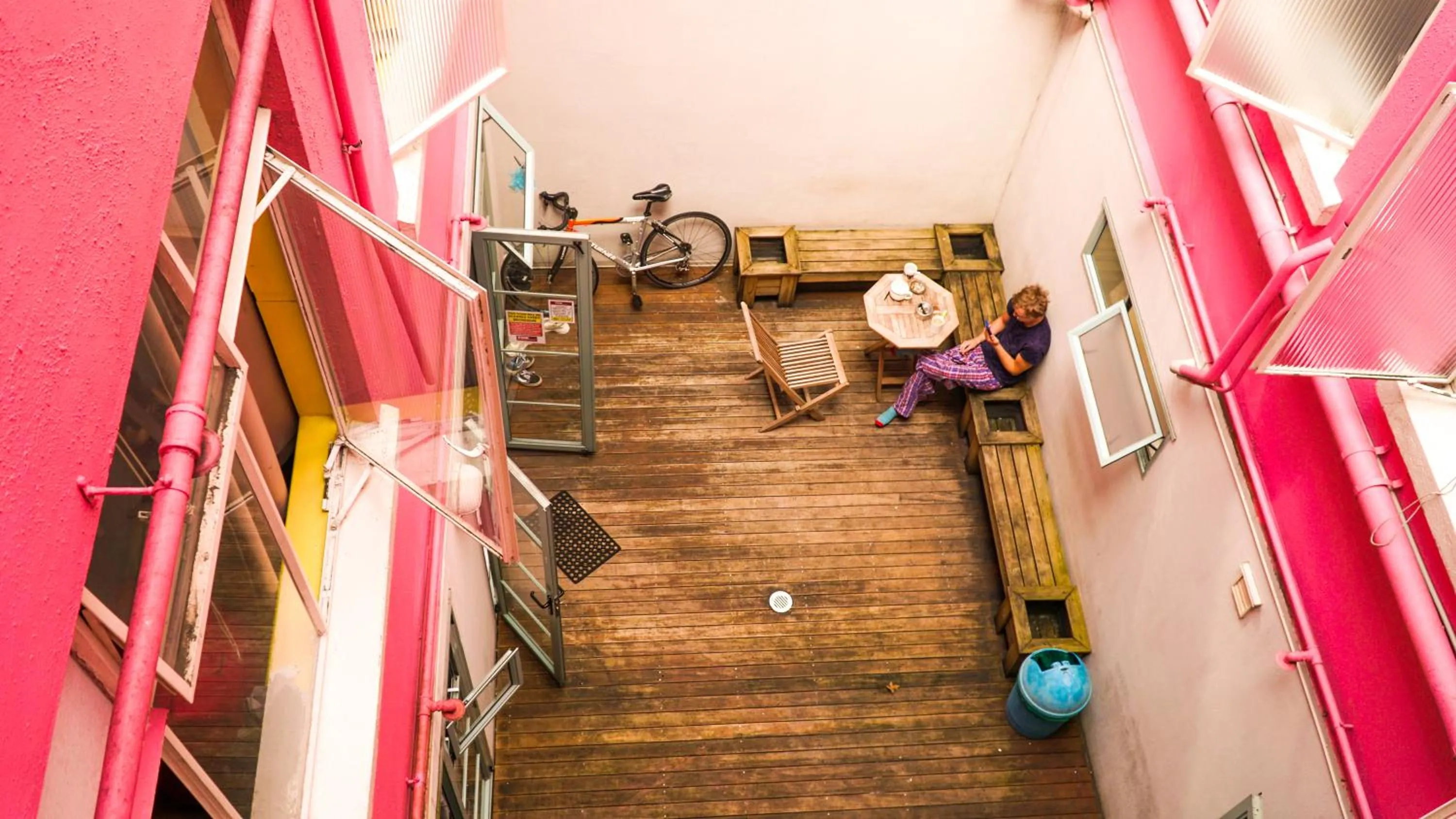 Property building in Frienz Backpacker