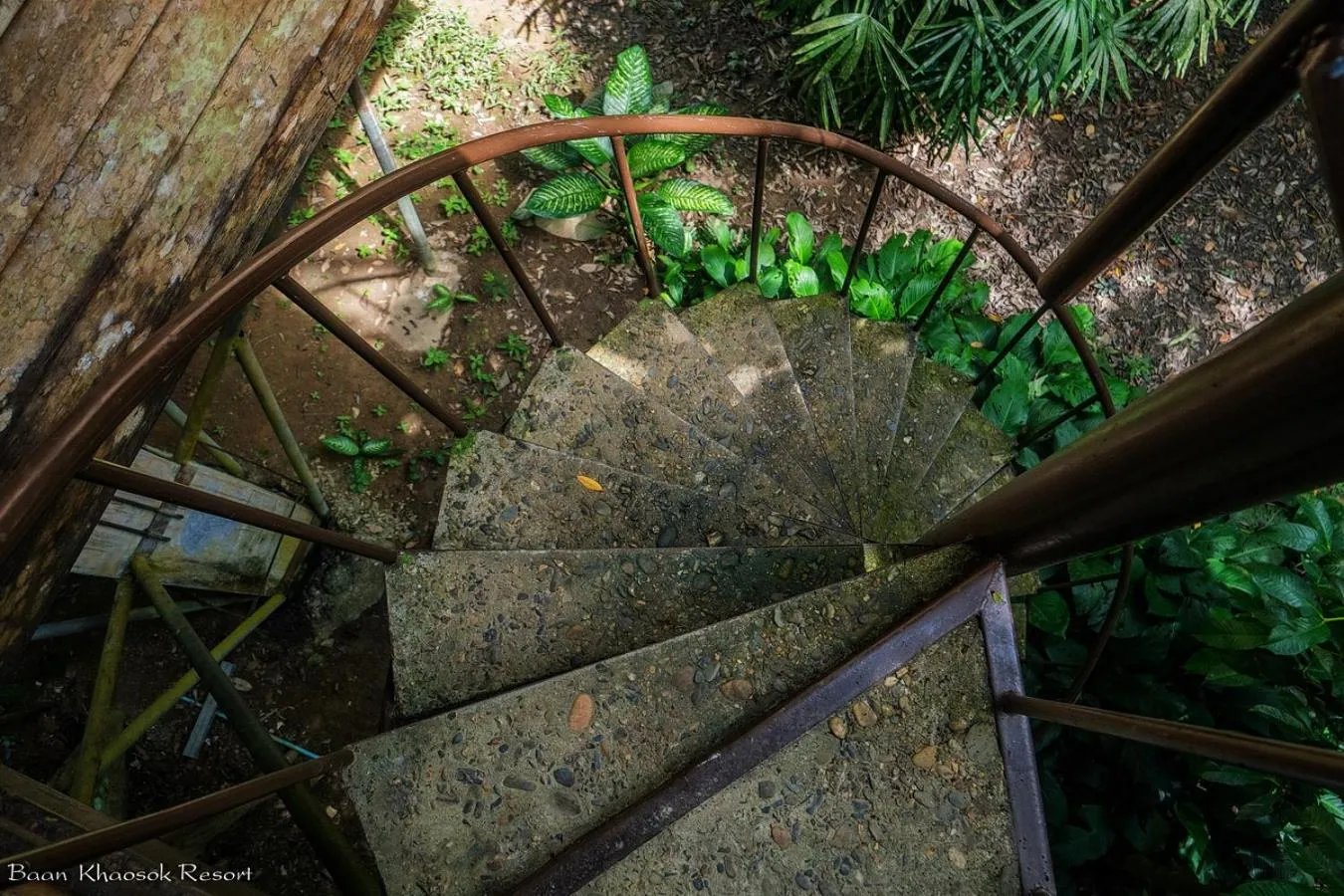 Decorative detail in Baan Khaosok Resort