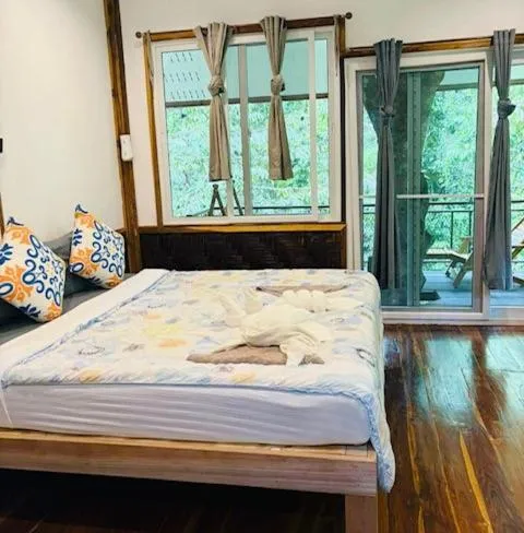 Bed in Baan Khaosok Resort