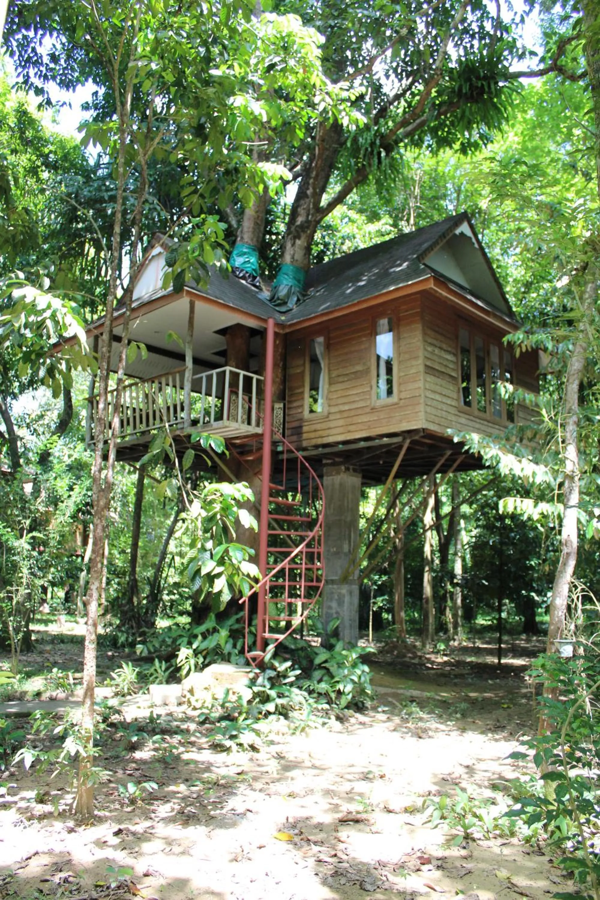 Facade/entrance in Baan Khaosok Resort