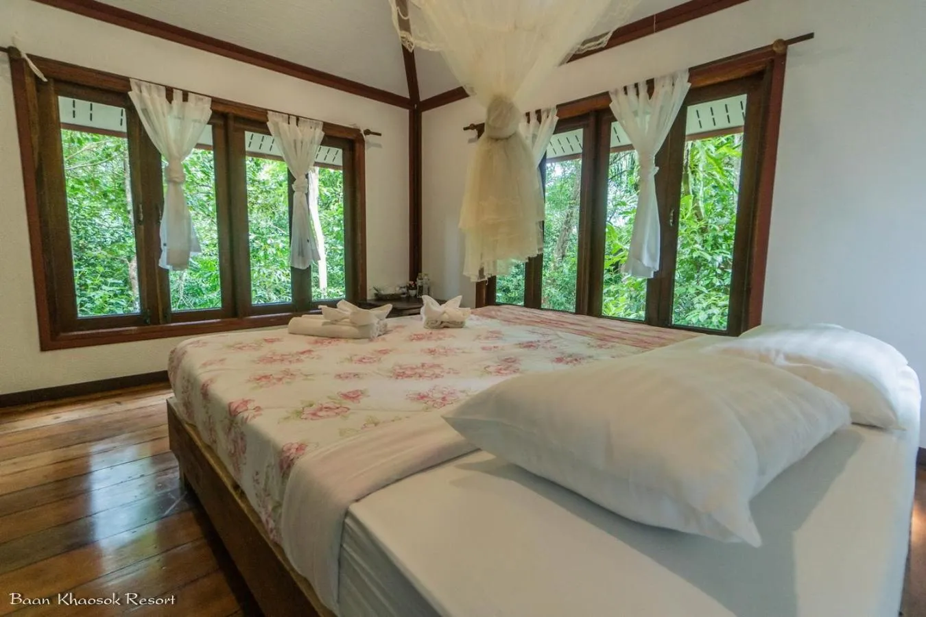 Bed in Baan Khaosok Resort