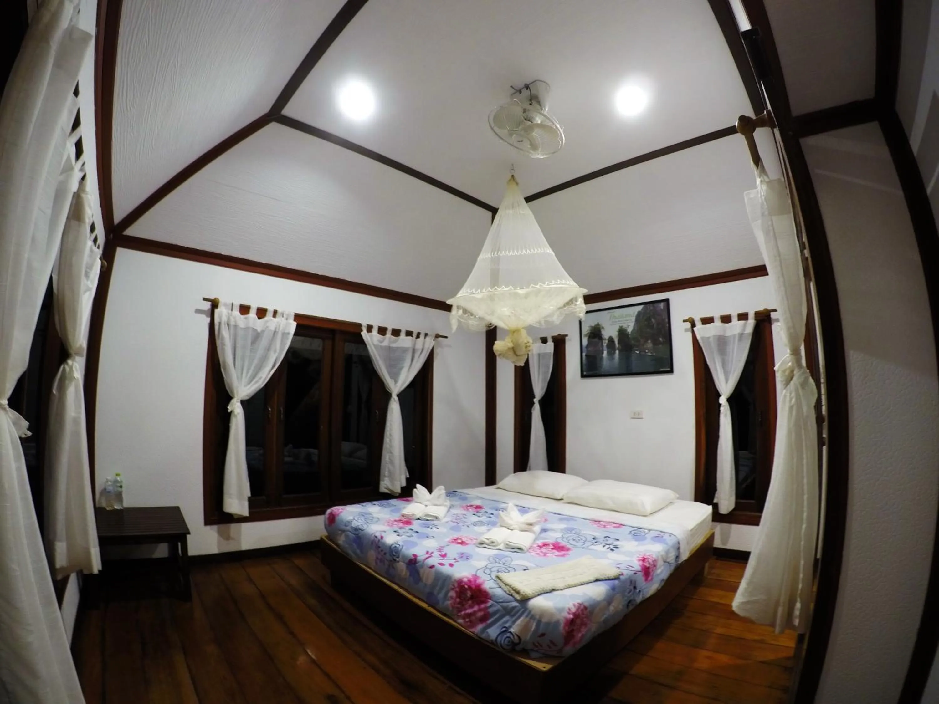 Photo of the whole room, Bed in Baan Khaosok Resort