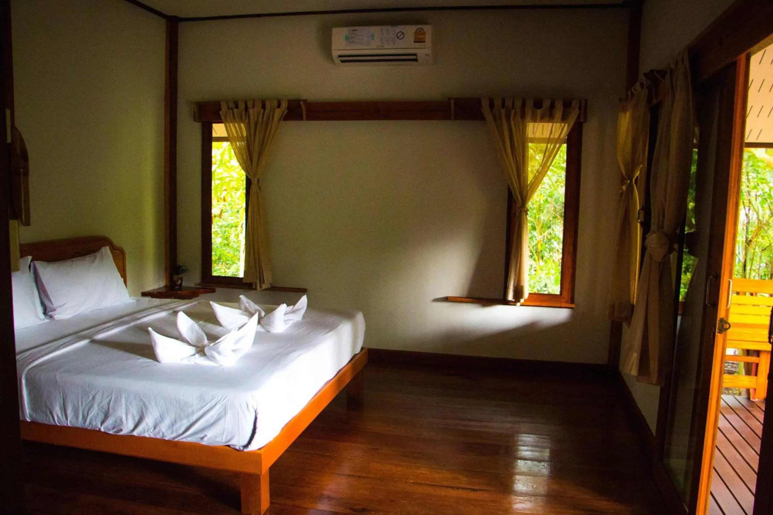 Bed in Baan Khaosok Resort