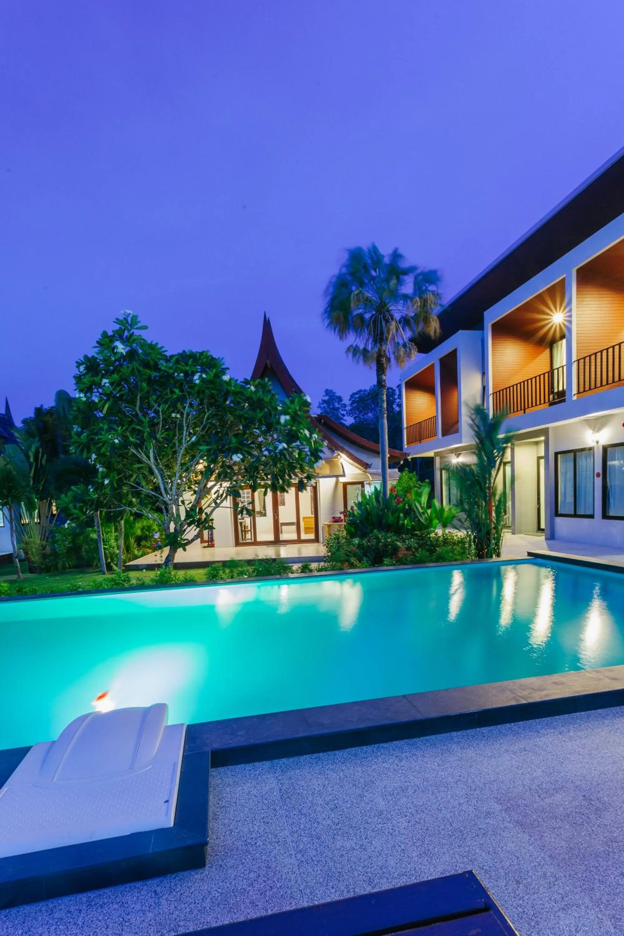 Swimming pool in Nitchanan Villa