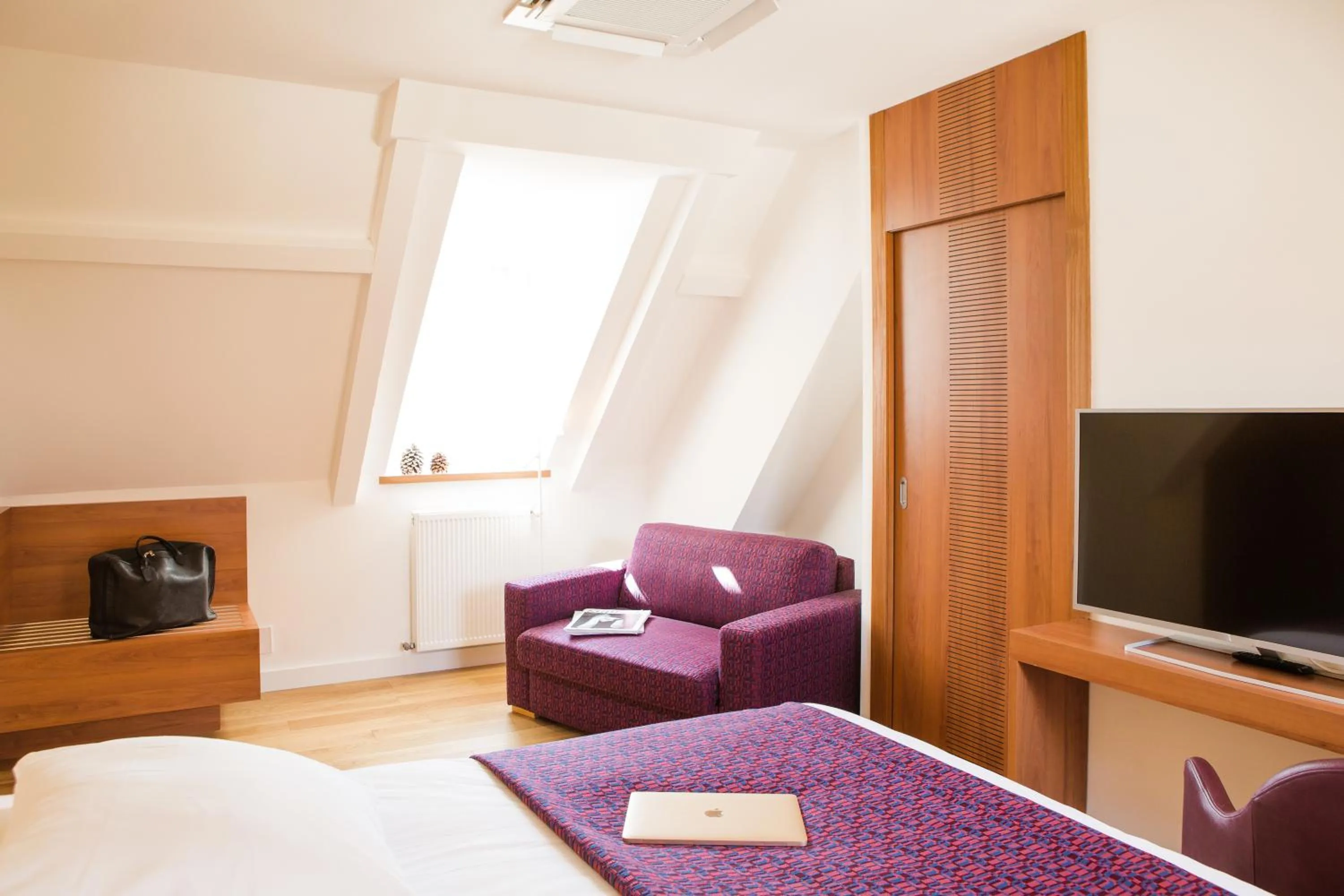 TV and multimedia, Bed in Hotel Le Clos De La Vouge