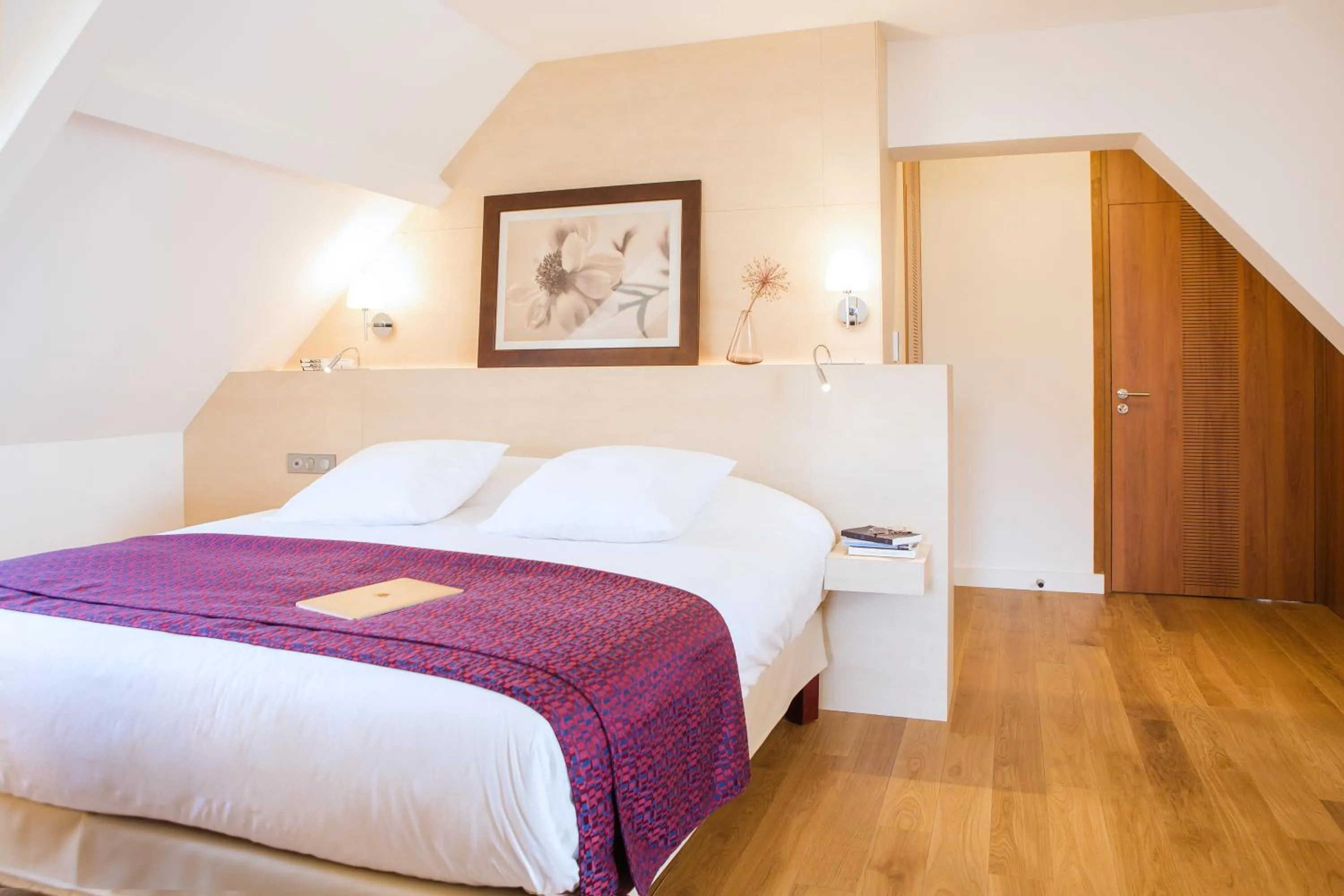 Bed in Hotel Le Clos De La Vouge