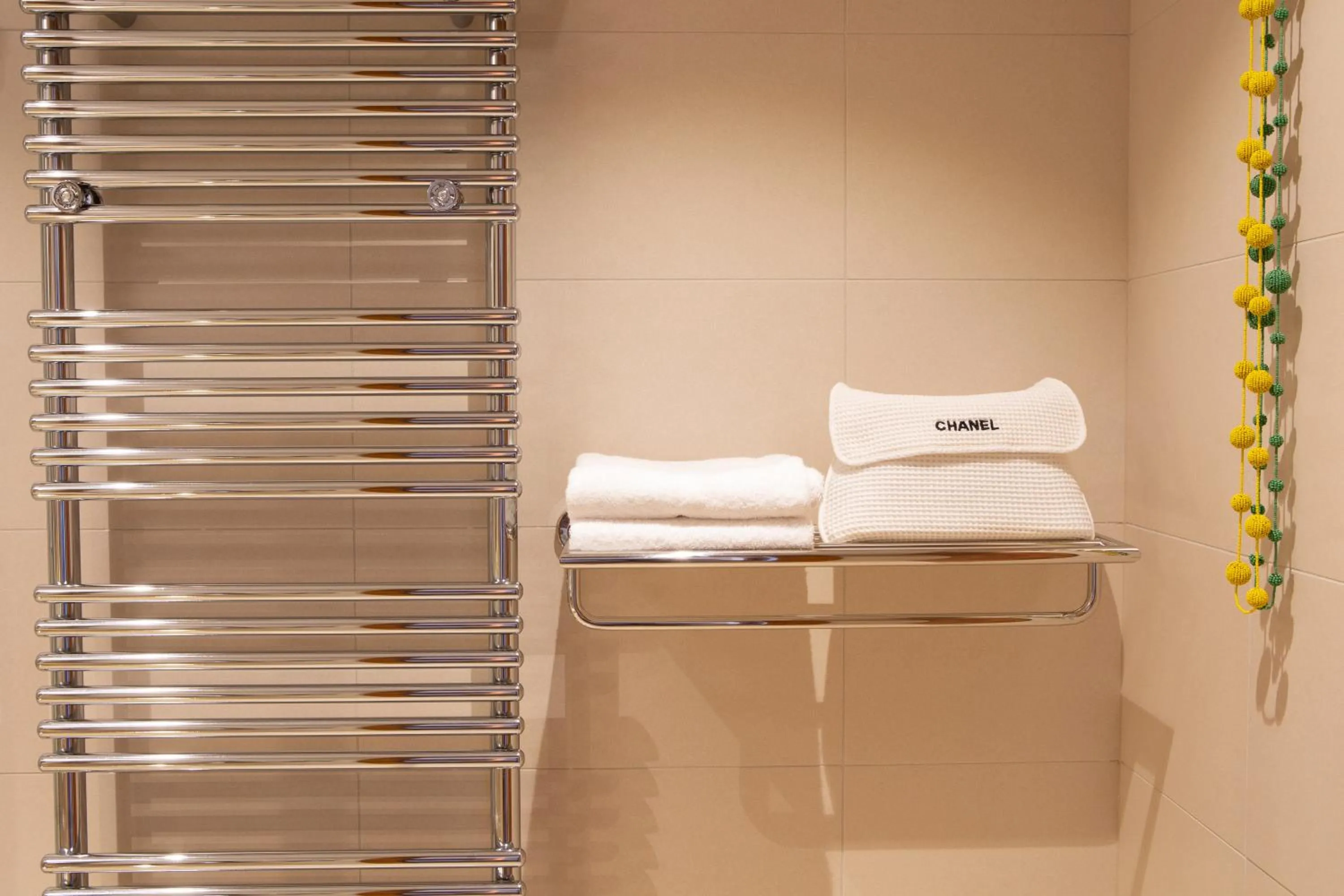 Shower in Hotel Le Clos De La Vouge