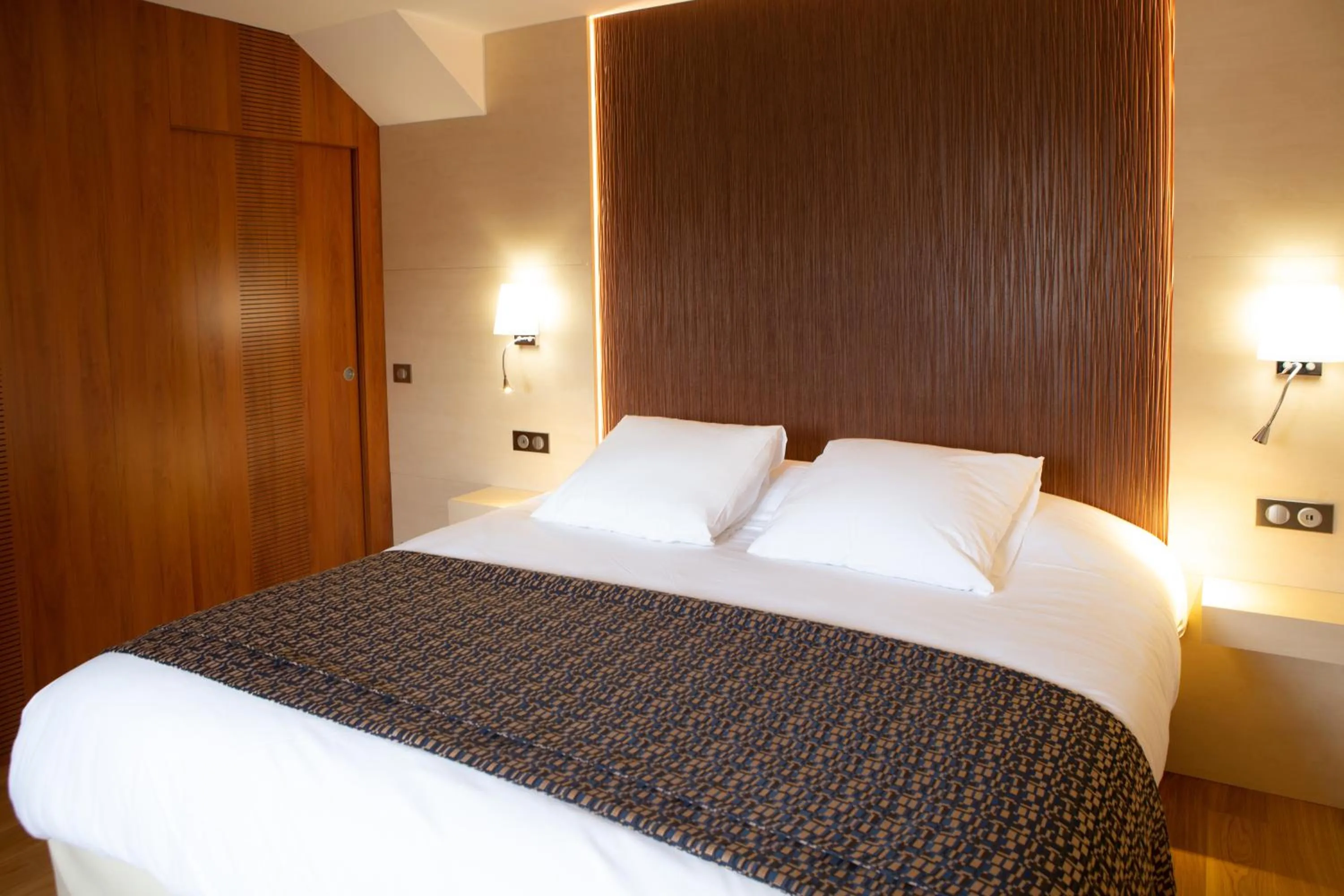 Bed in Hotel Le Clos De La Vouge