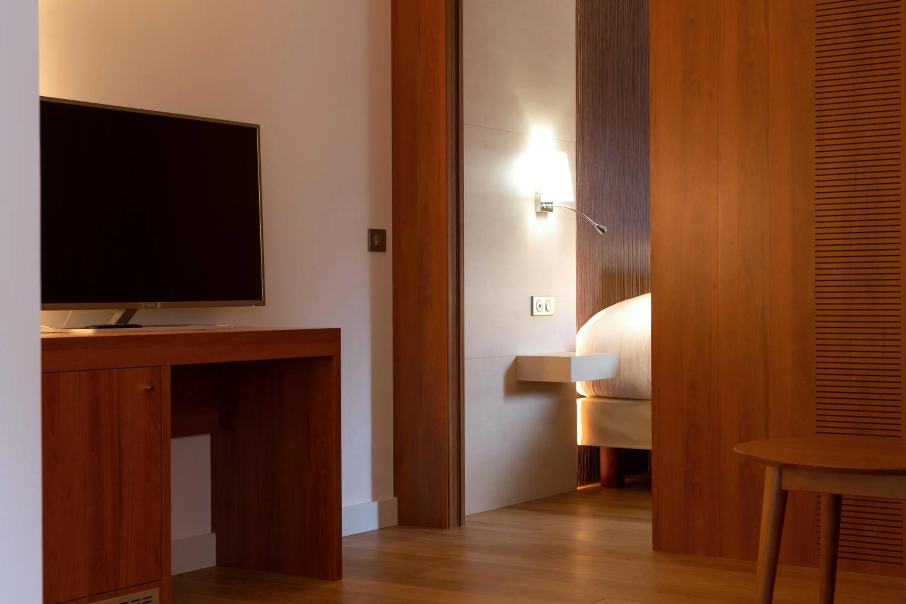 Communal lounge/ TV room in Hotel Le Clos De La Vouge