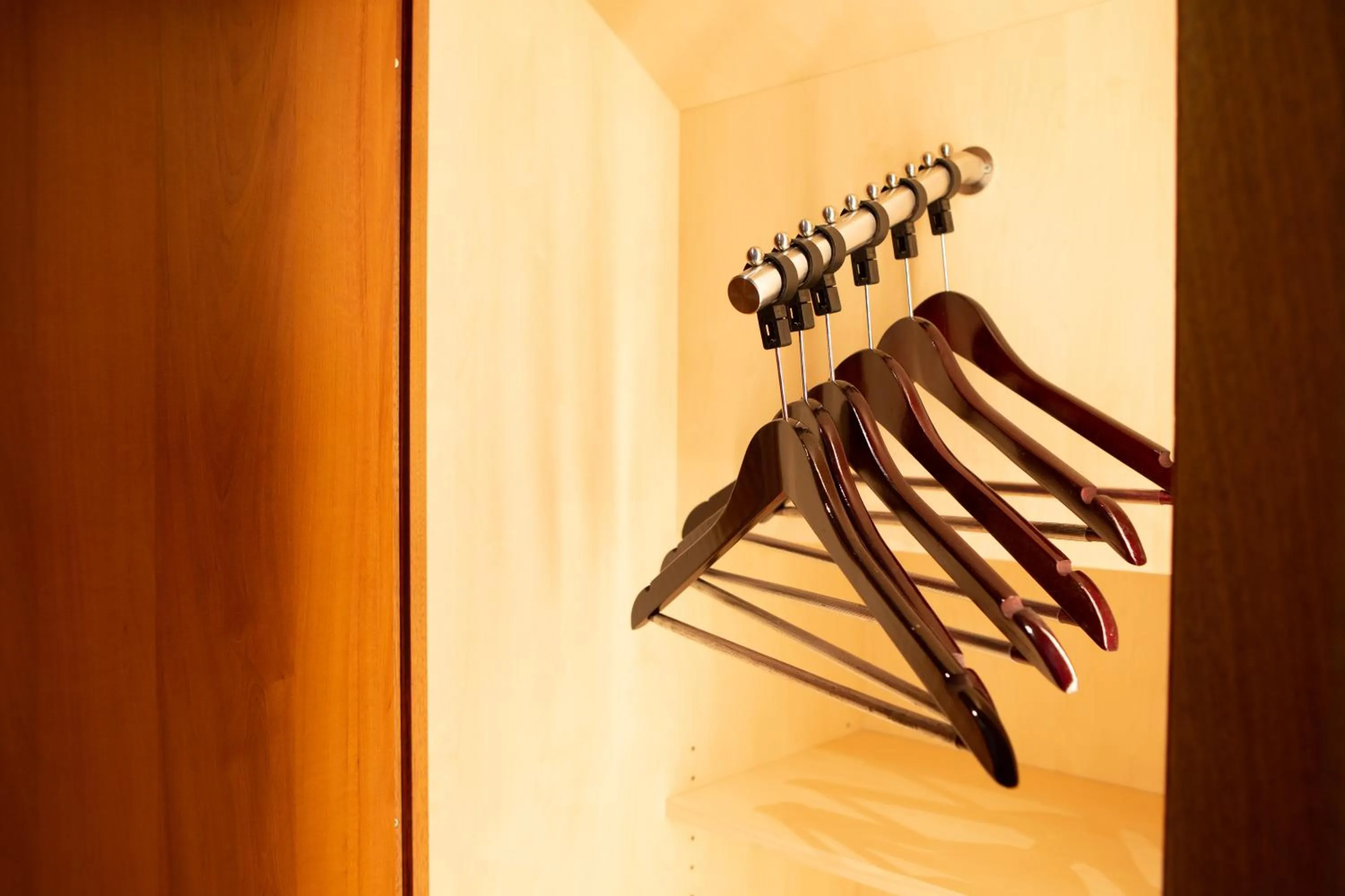 wardrobe in Hotel Le Clos De La Vouge