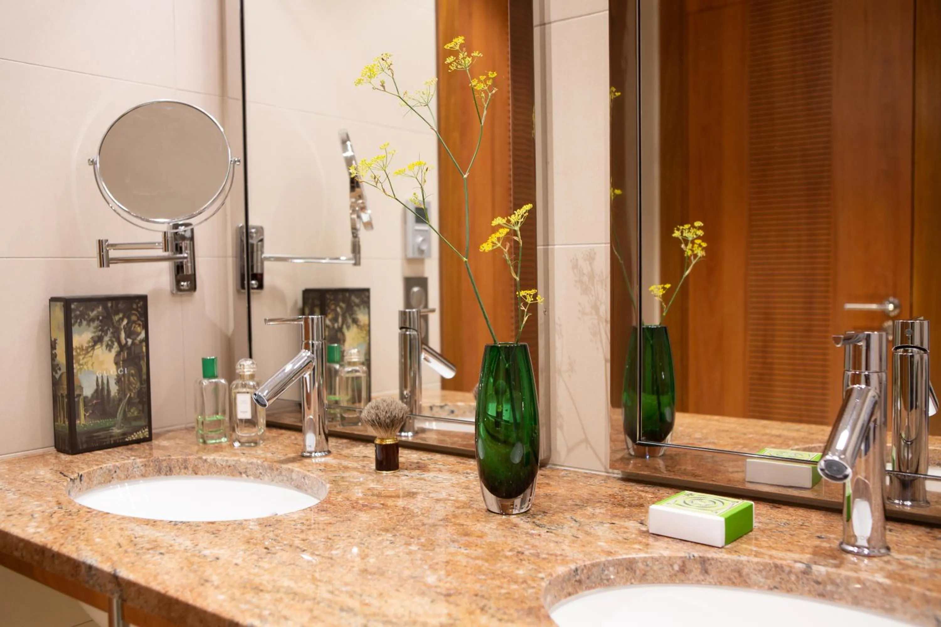 Shower in Hotel Le Clos De La Vouge