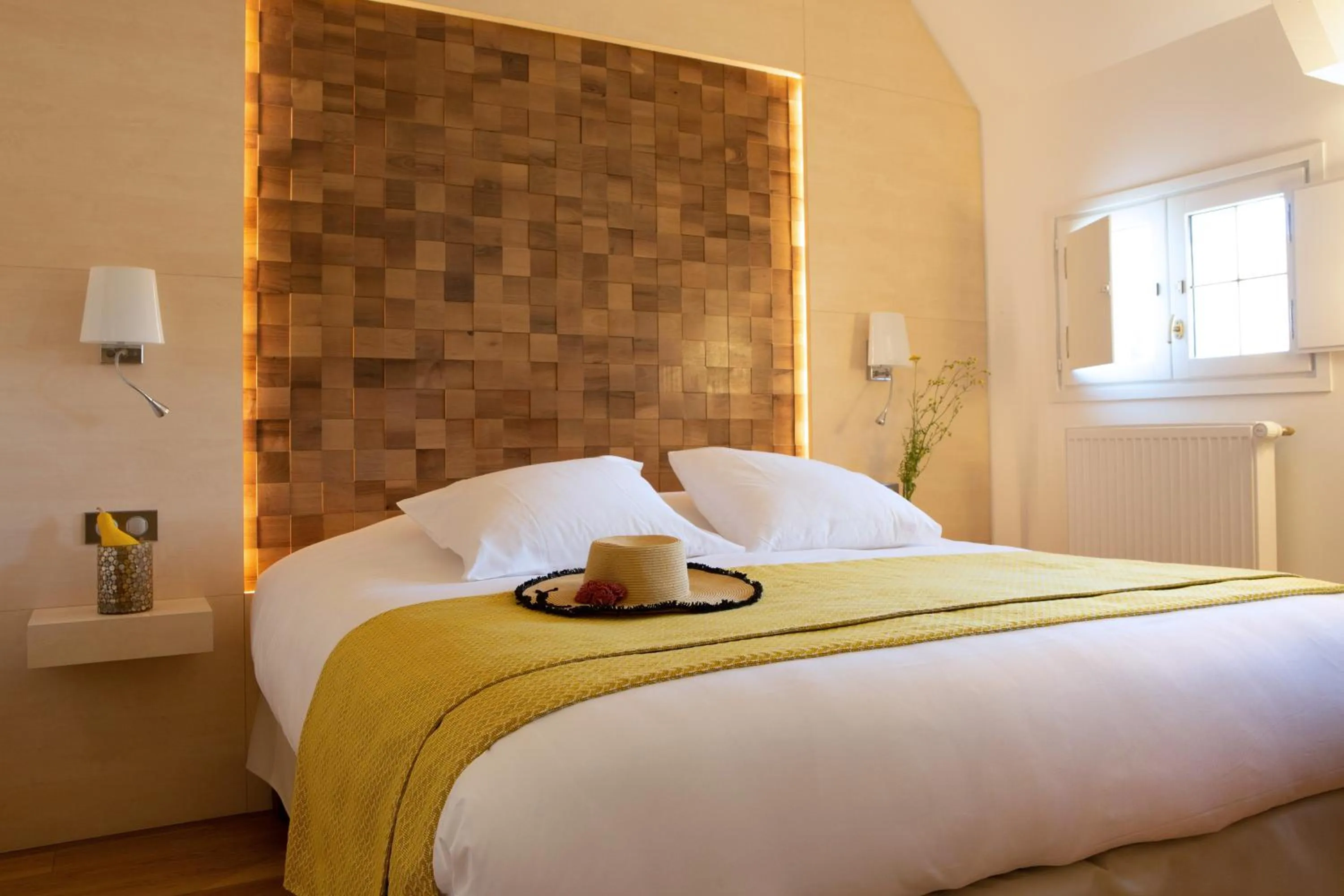 Bed in Hotel Le Clos De La Vouge