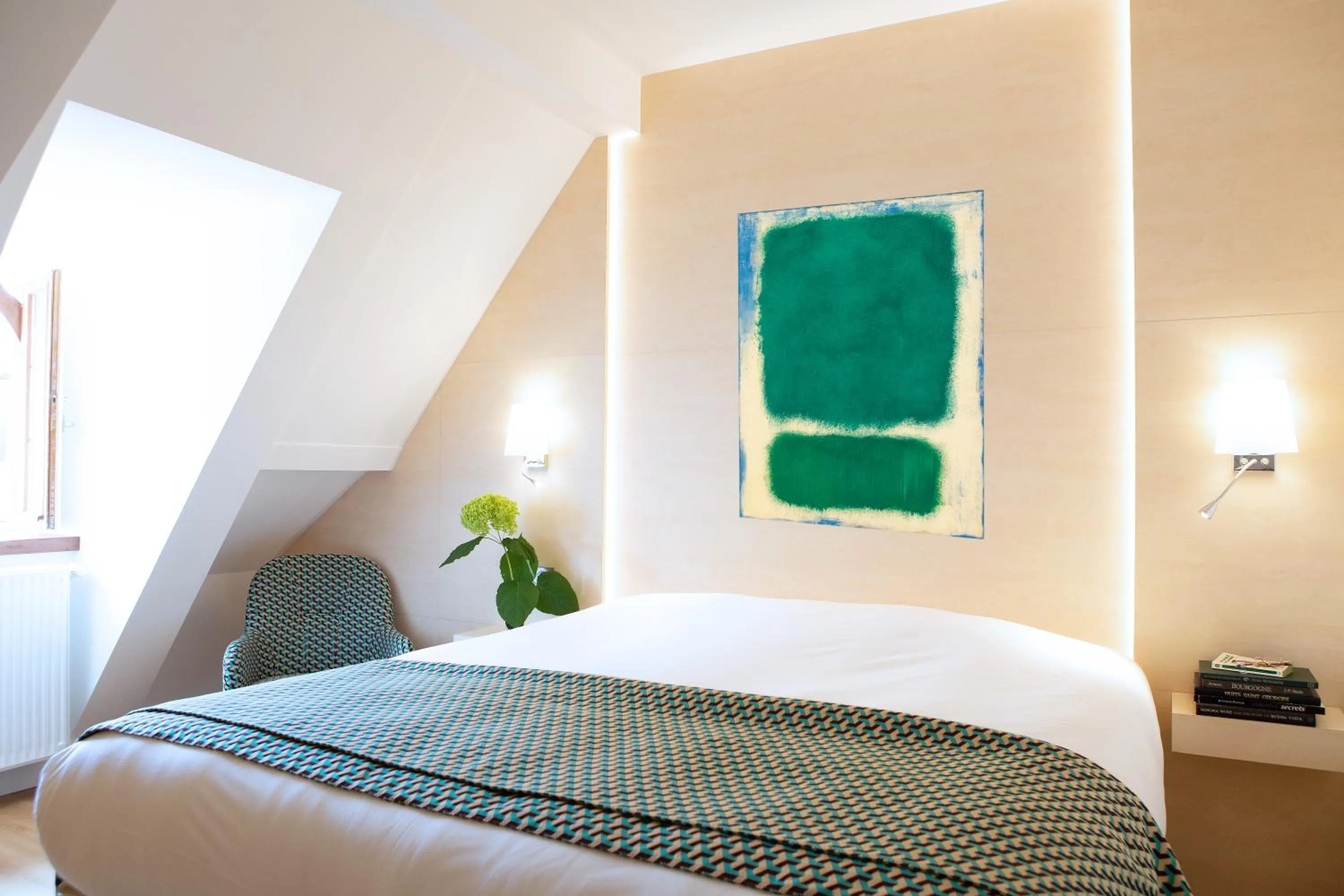 Bed in Hotel Le Clos De La Vouge