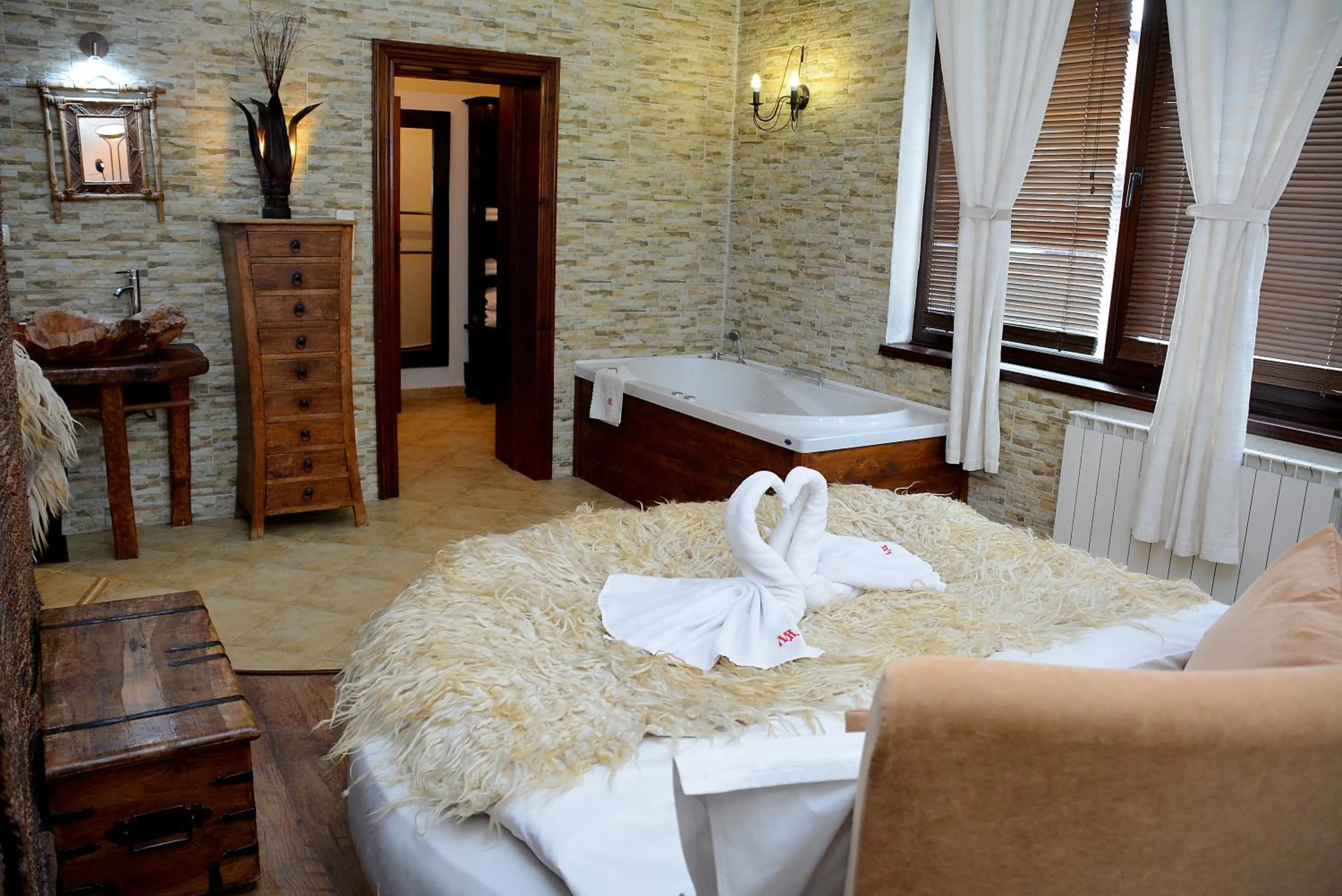Hot Tub, Bed in Momini Dvori Boutique Guest House