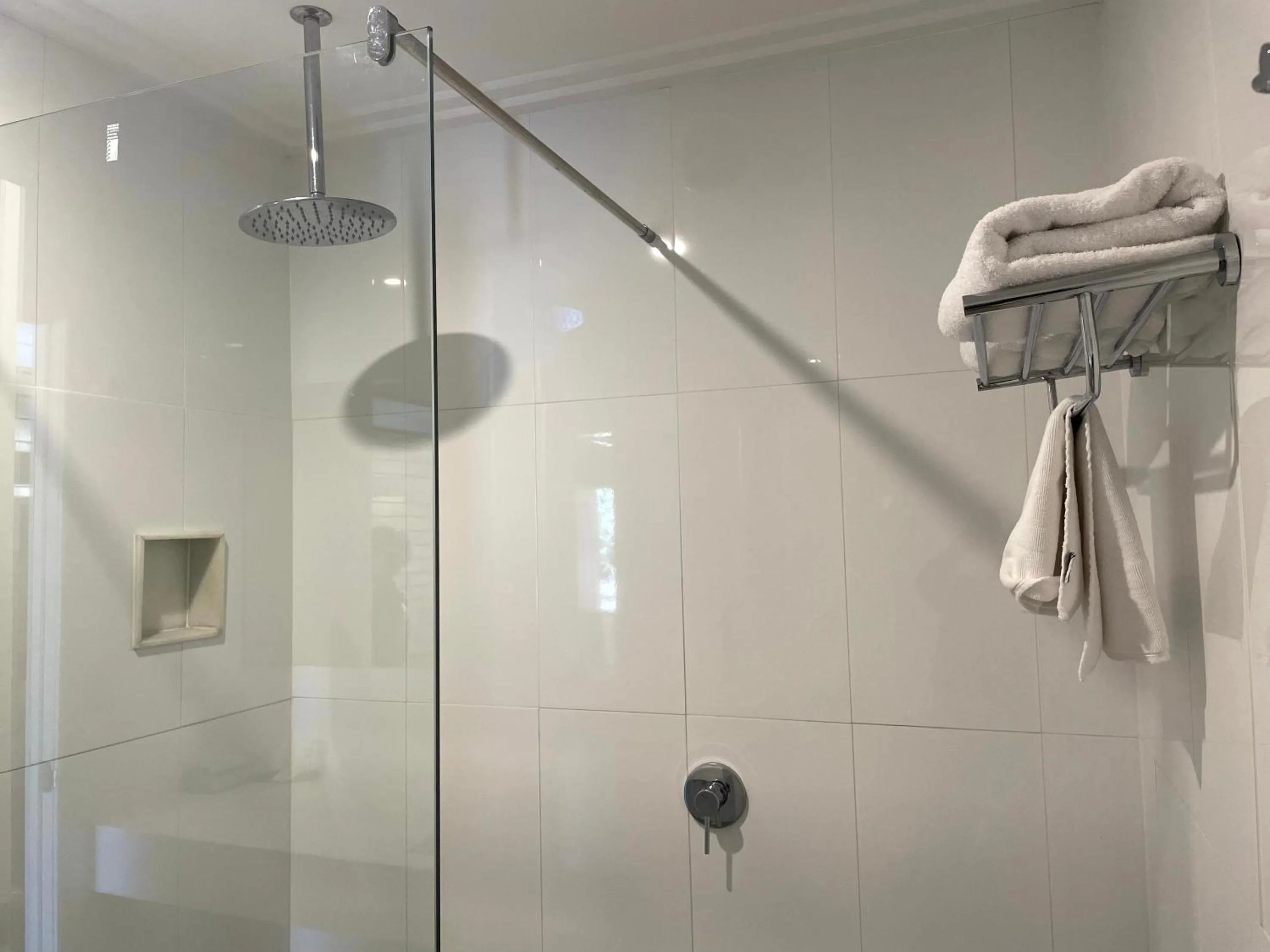 Shower in Western Heritage Motor Inn