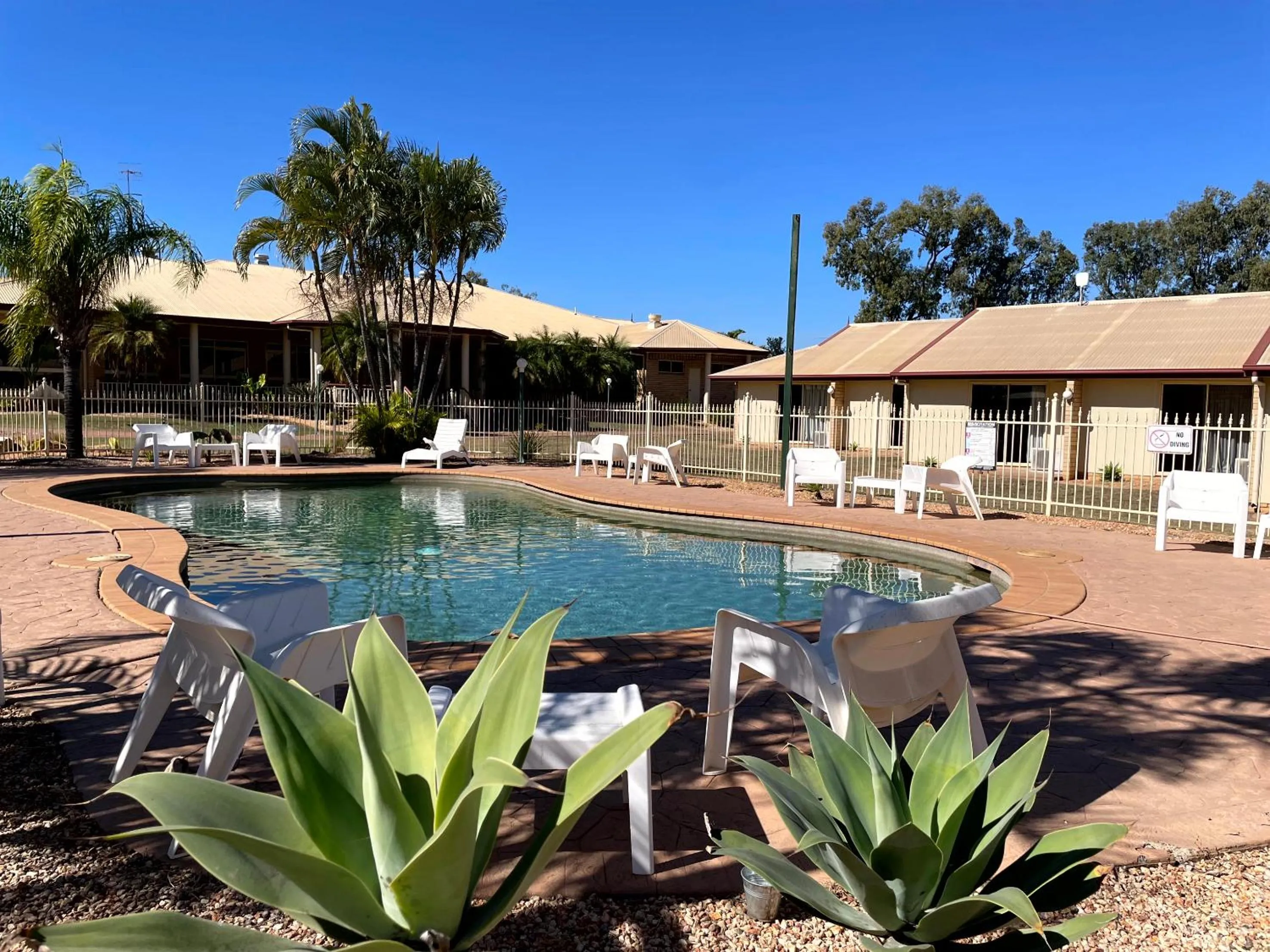 Swimming pool in Western Heritage Motor Inn