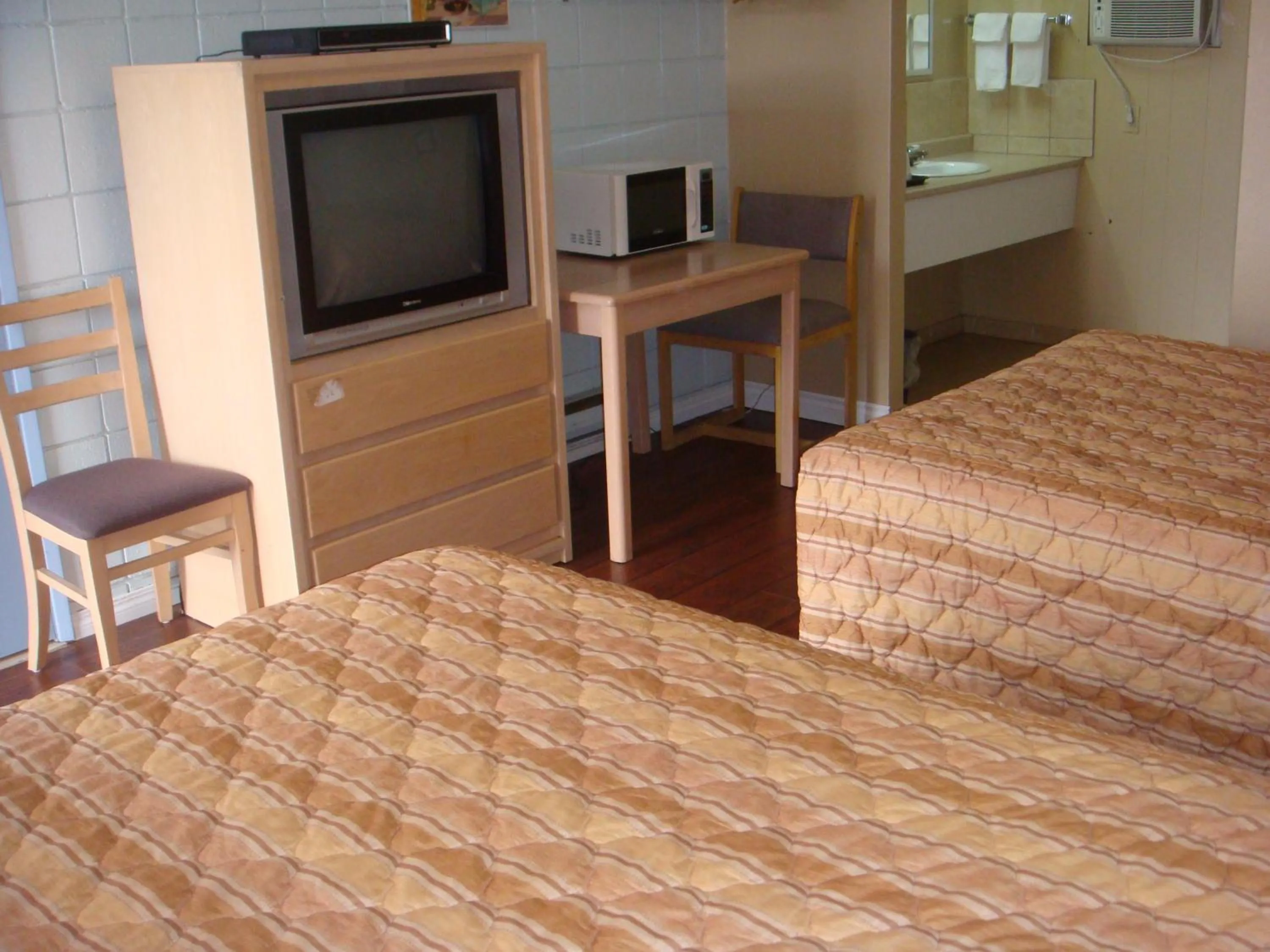 Bed in Trans Canada Motel
