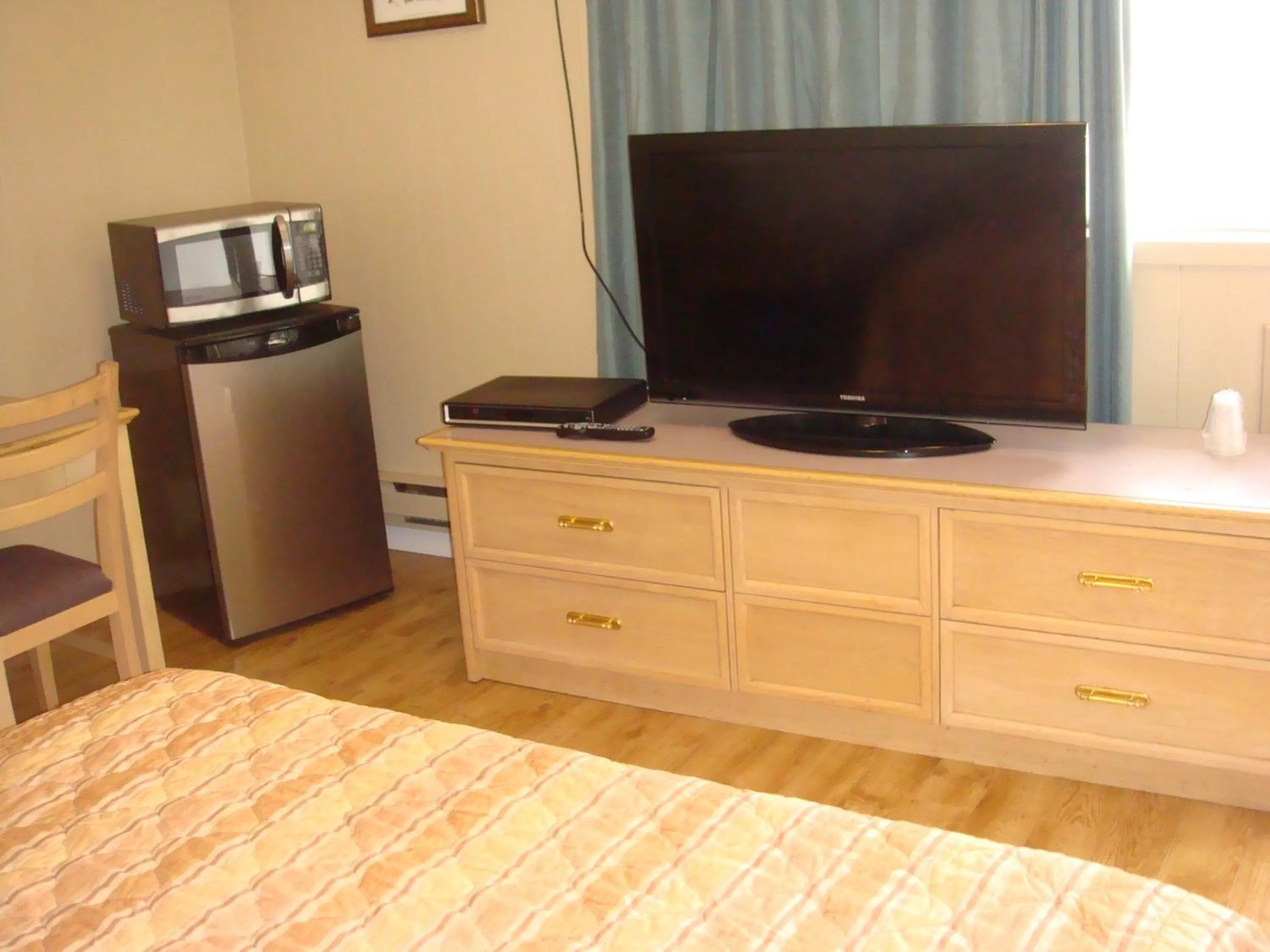 TV and multimedia in Trans Canada Motel