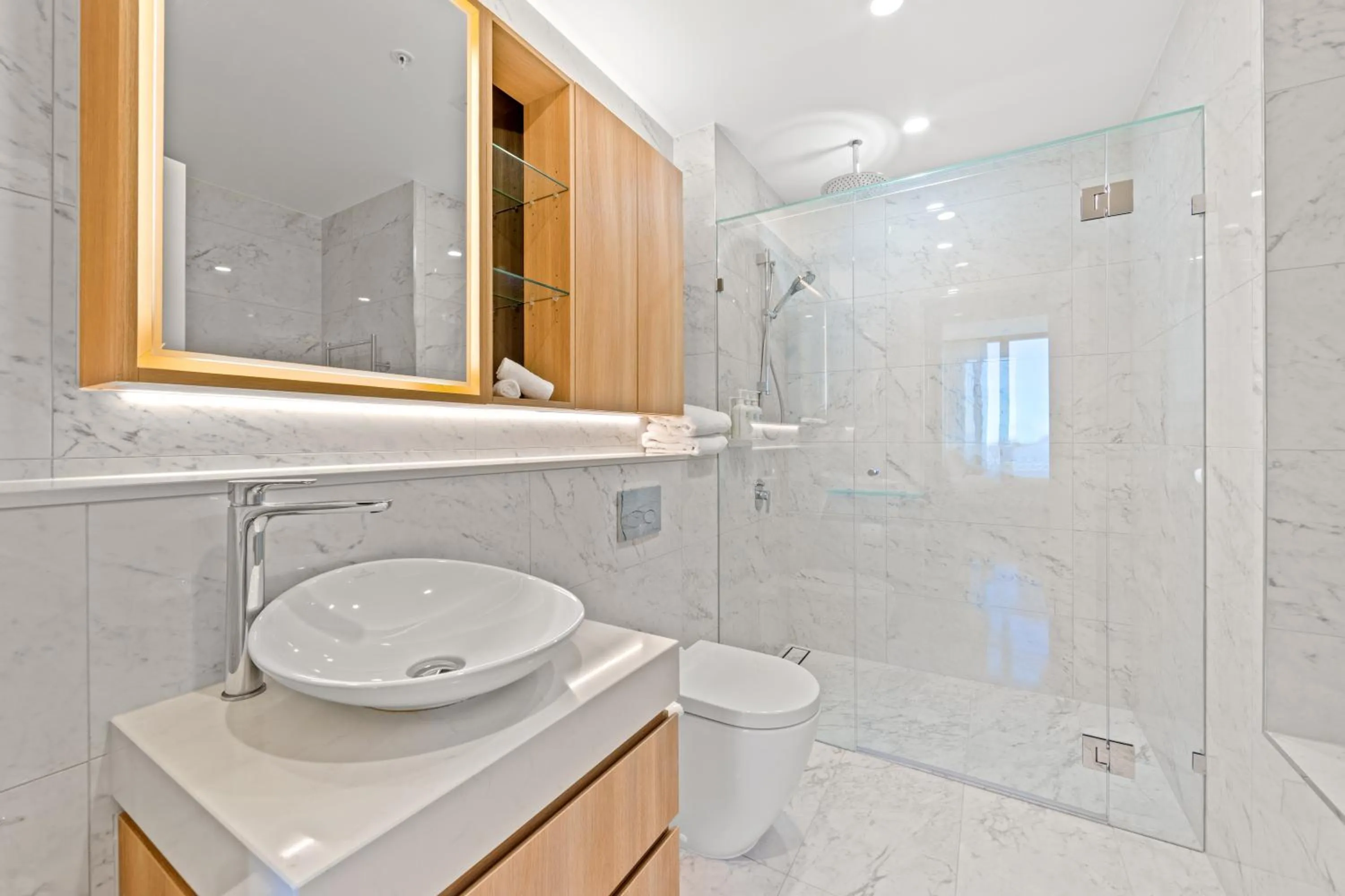 Shower in Brisbane Skytower by CLLIX