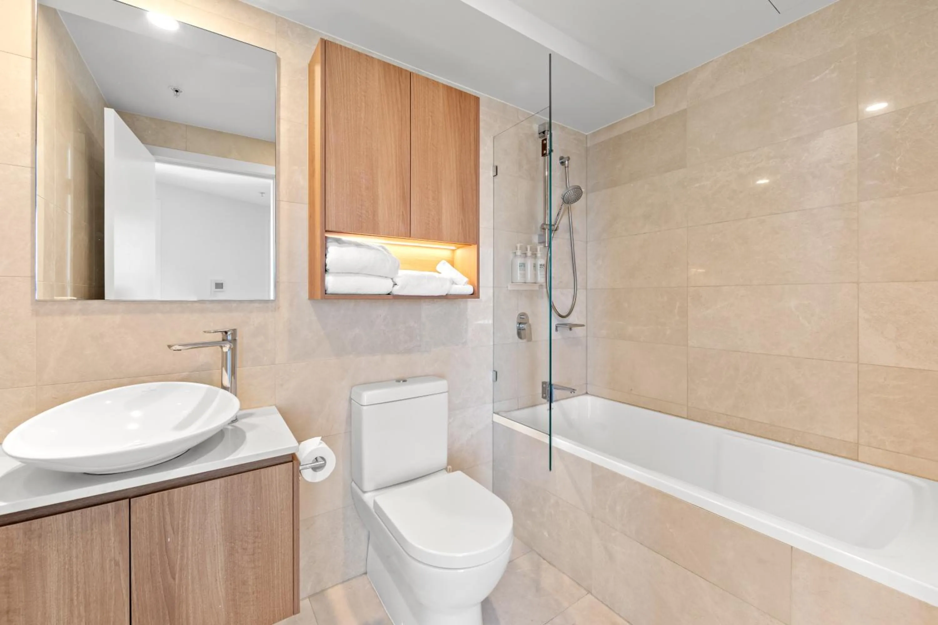 Bathroom in Brisbane Skytower by CLLIX