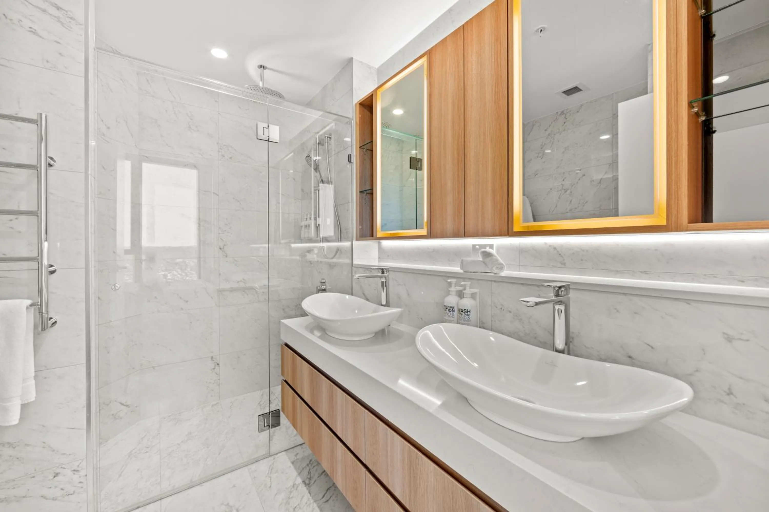 Bathroom in Brisbane Skytower by CLLIX