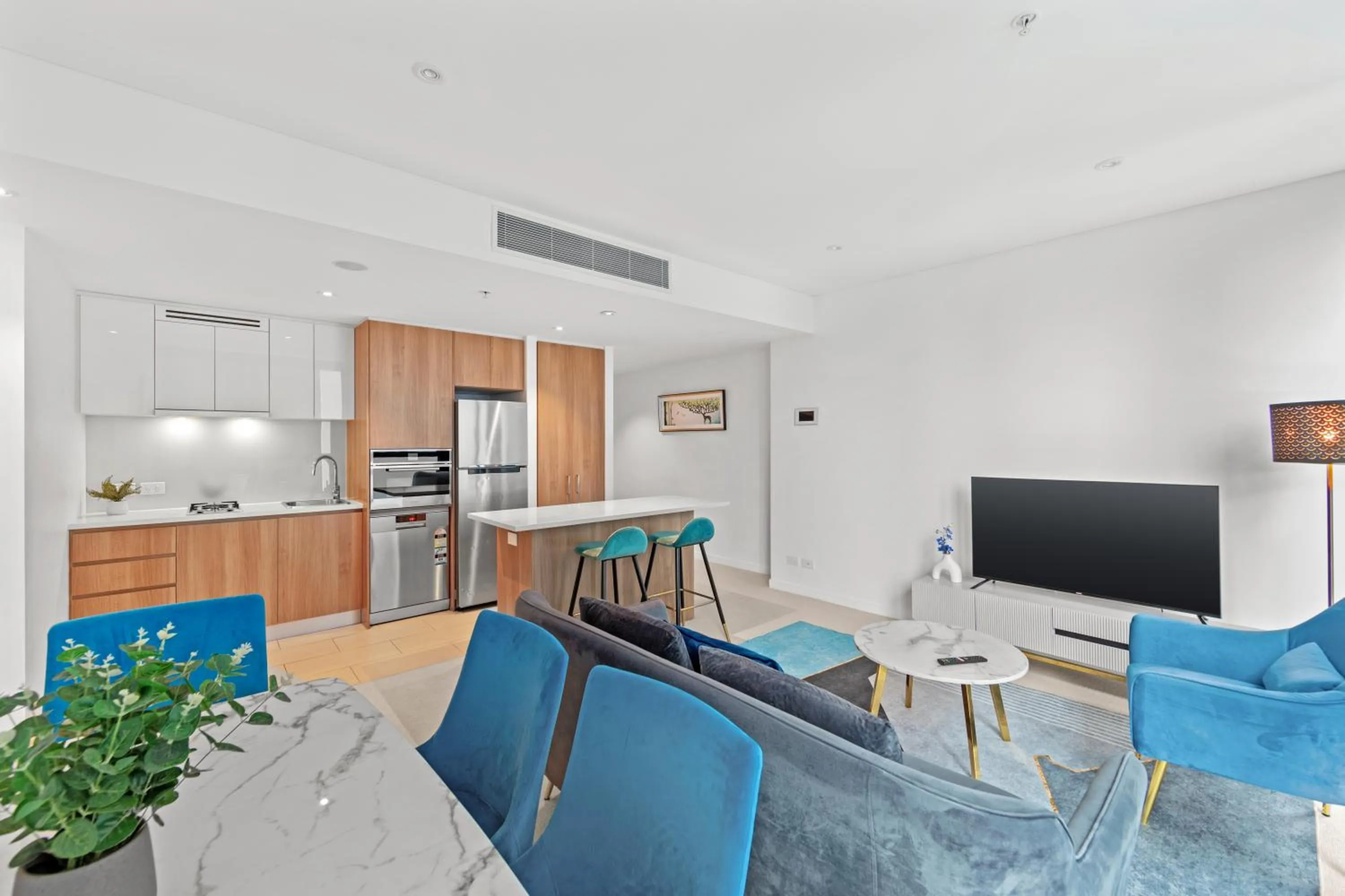 Dining area in Brisbane Skytower by CLLIX