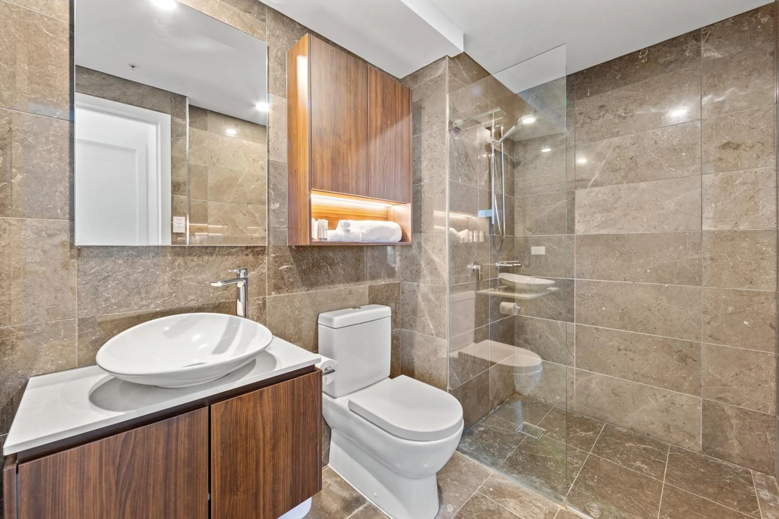 Shower in Brisbane Skytower by CLLIX