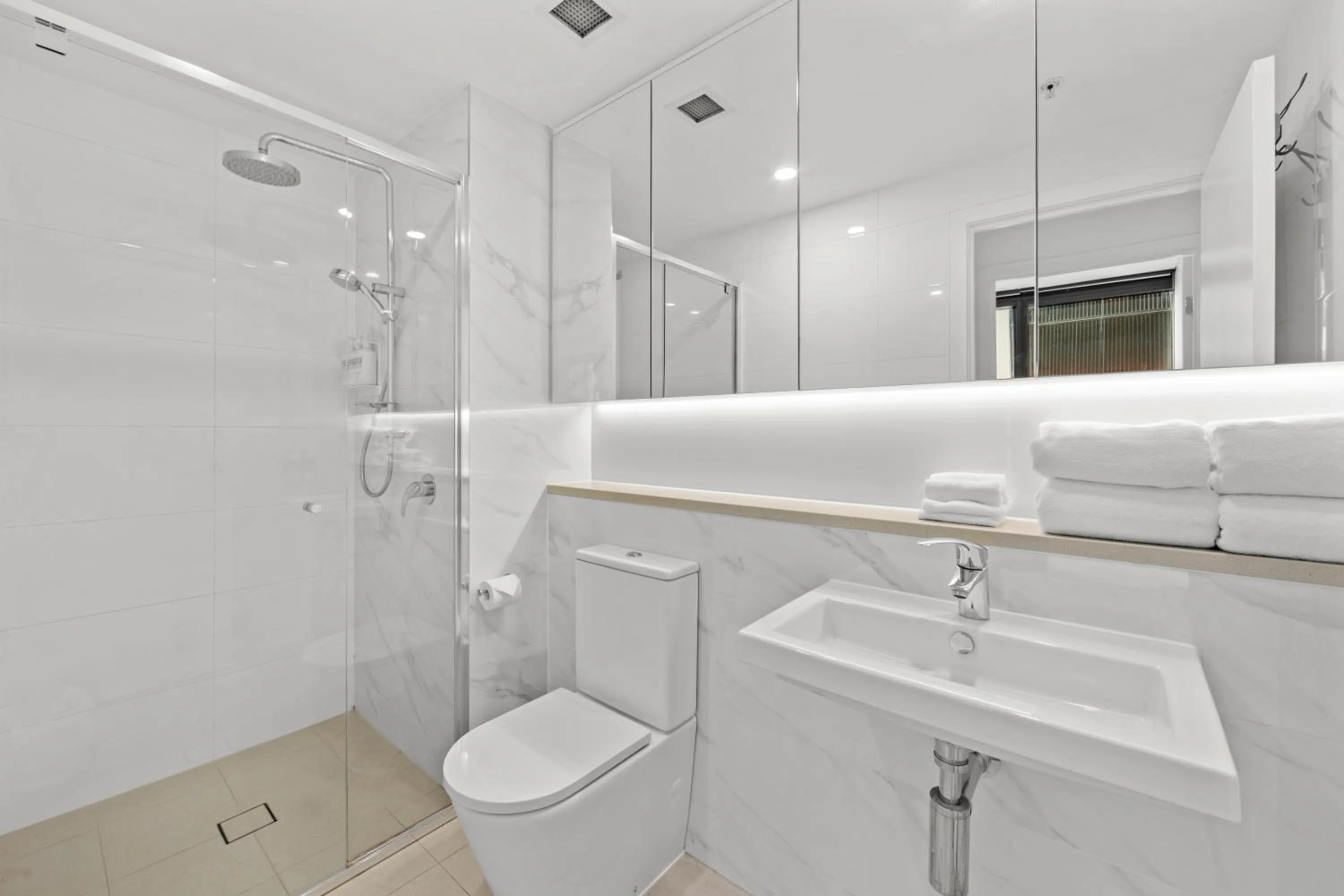 Shower in Brisbane Skytower by CLLIX