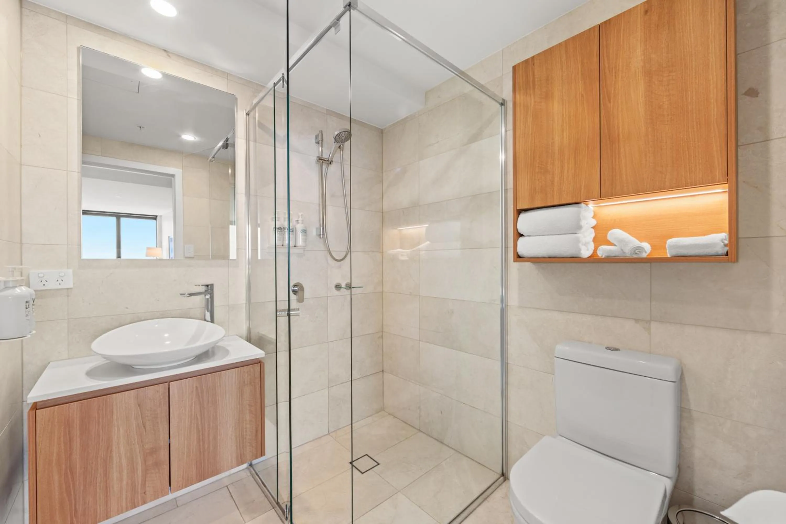 Shower in Brisbane Skytower by CLLIX