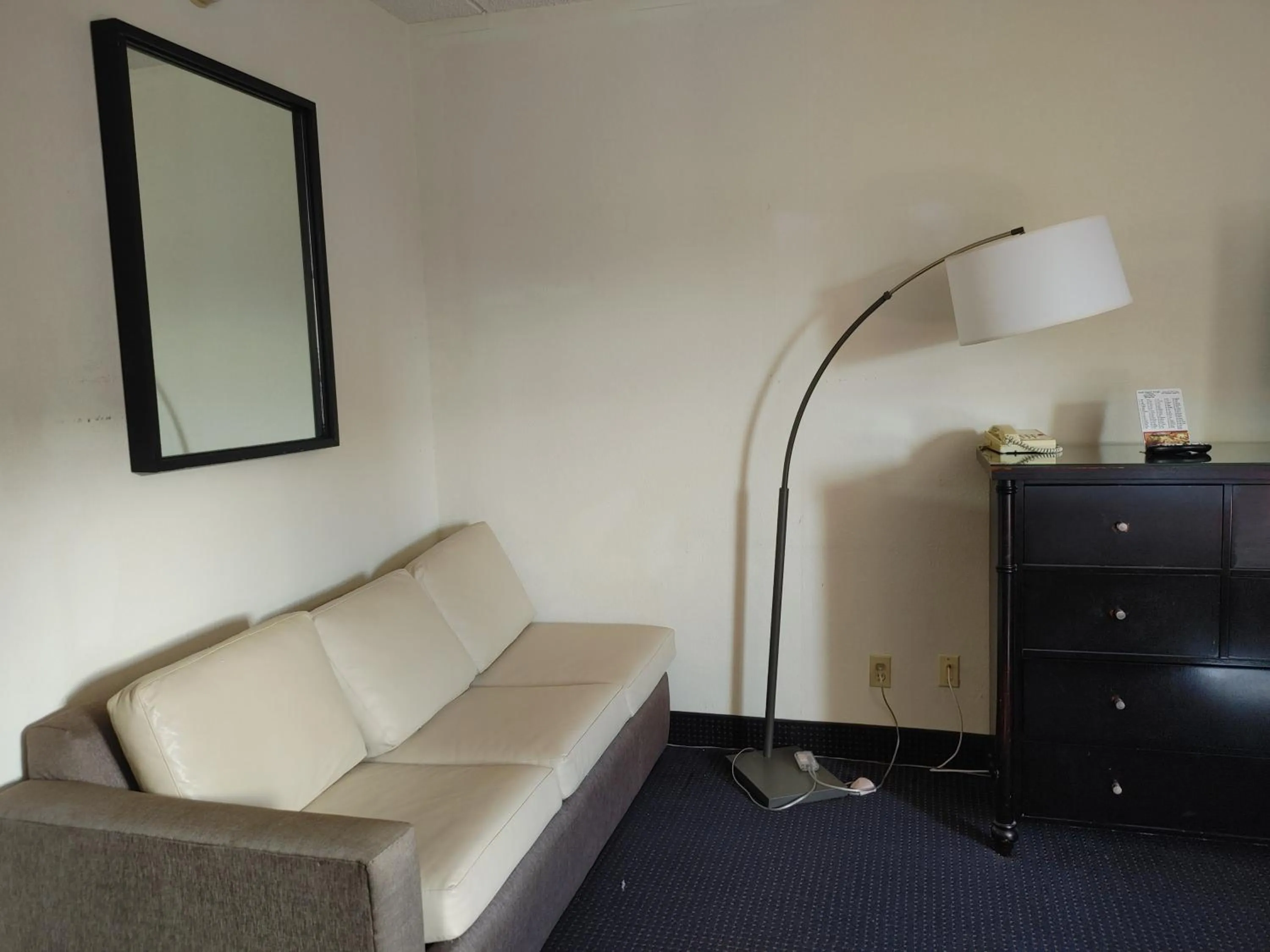 Seating area in Hotel Pigeon Forge