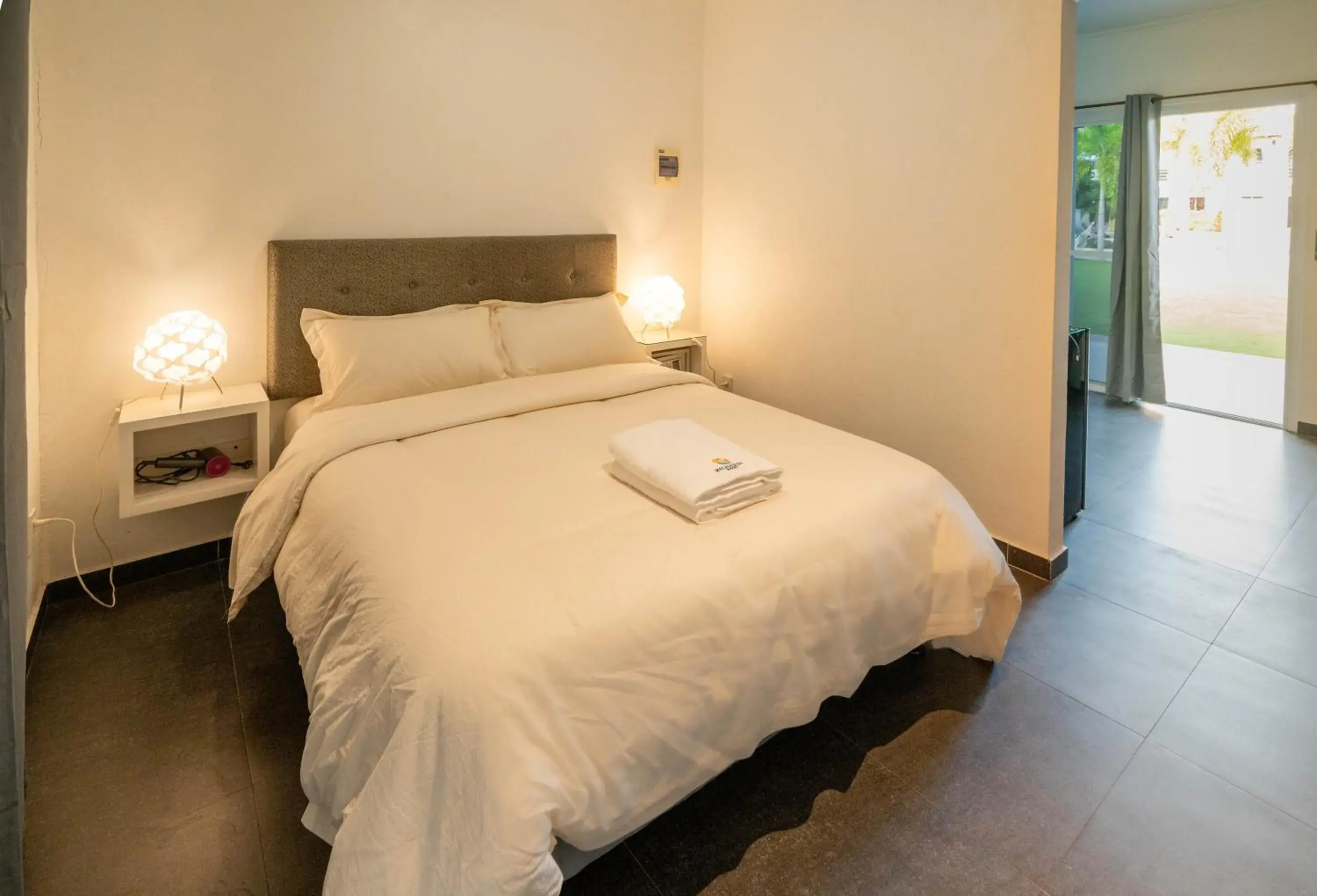 Bed in Malinawon Resort 馬莉吶灣度假中心 Bed in Malinawon Resort 馬莉吶灣度假中心