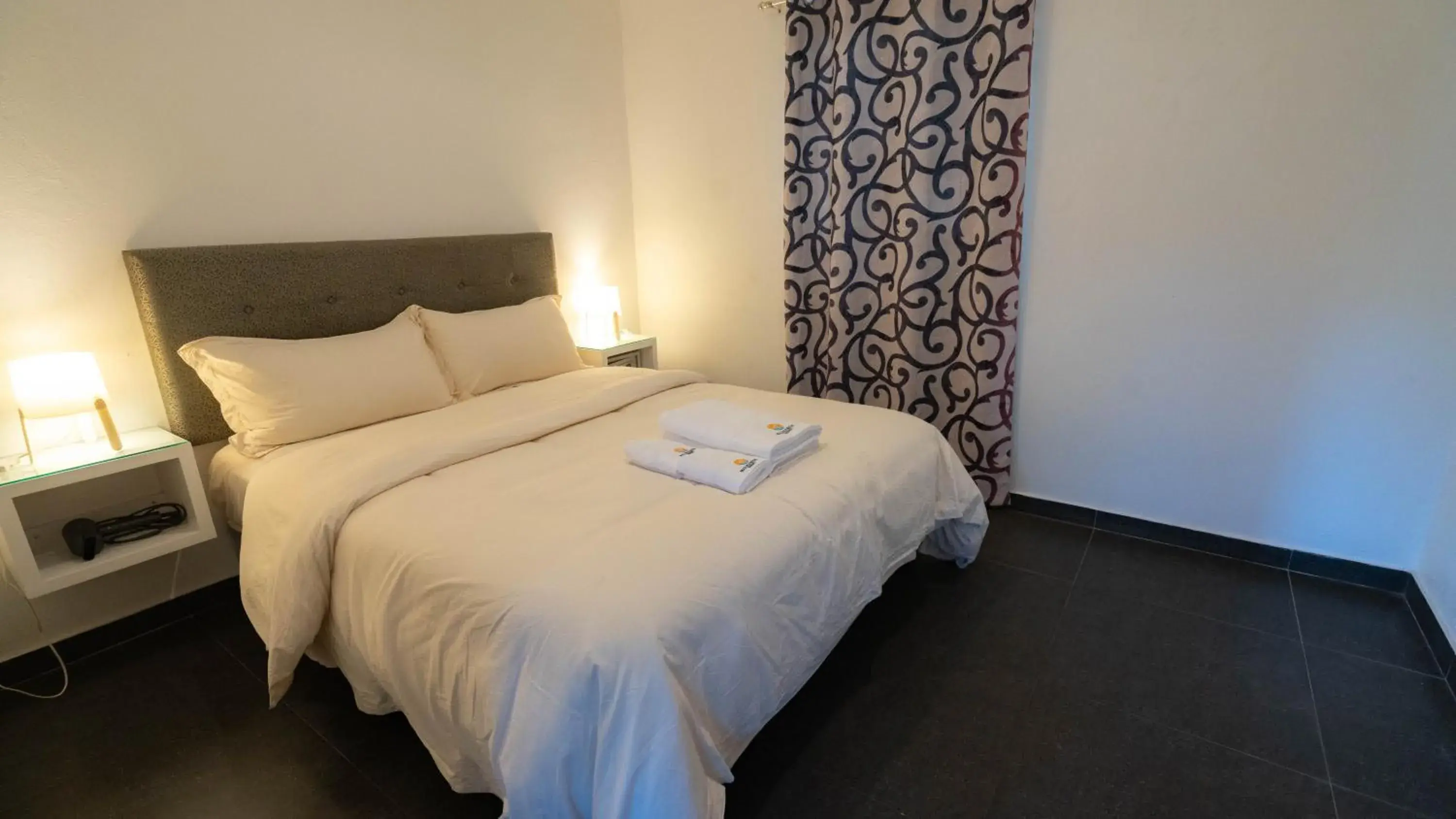 Bed in Malinawon Resort 馬莉吶灣度假中心 Bed in Malinawon Resort 馬莉吶灣度假中心