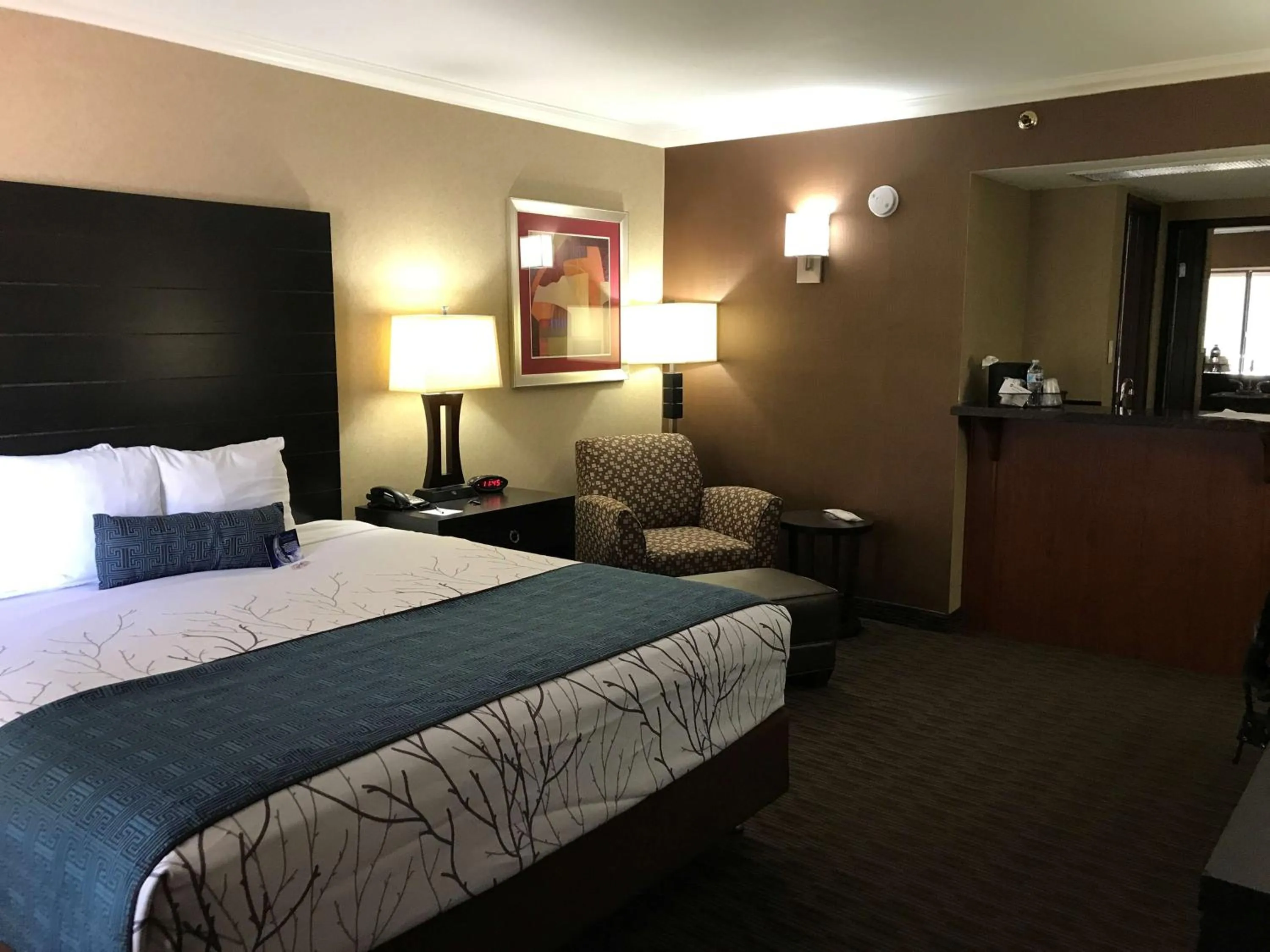 Photo of the whole room, Bed in Best Western Yuma Mall Hotel & Suites
