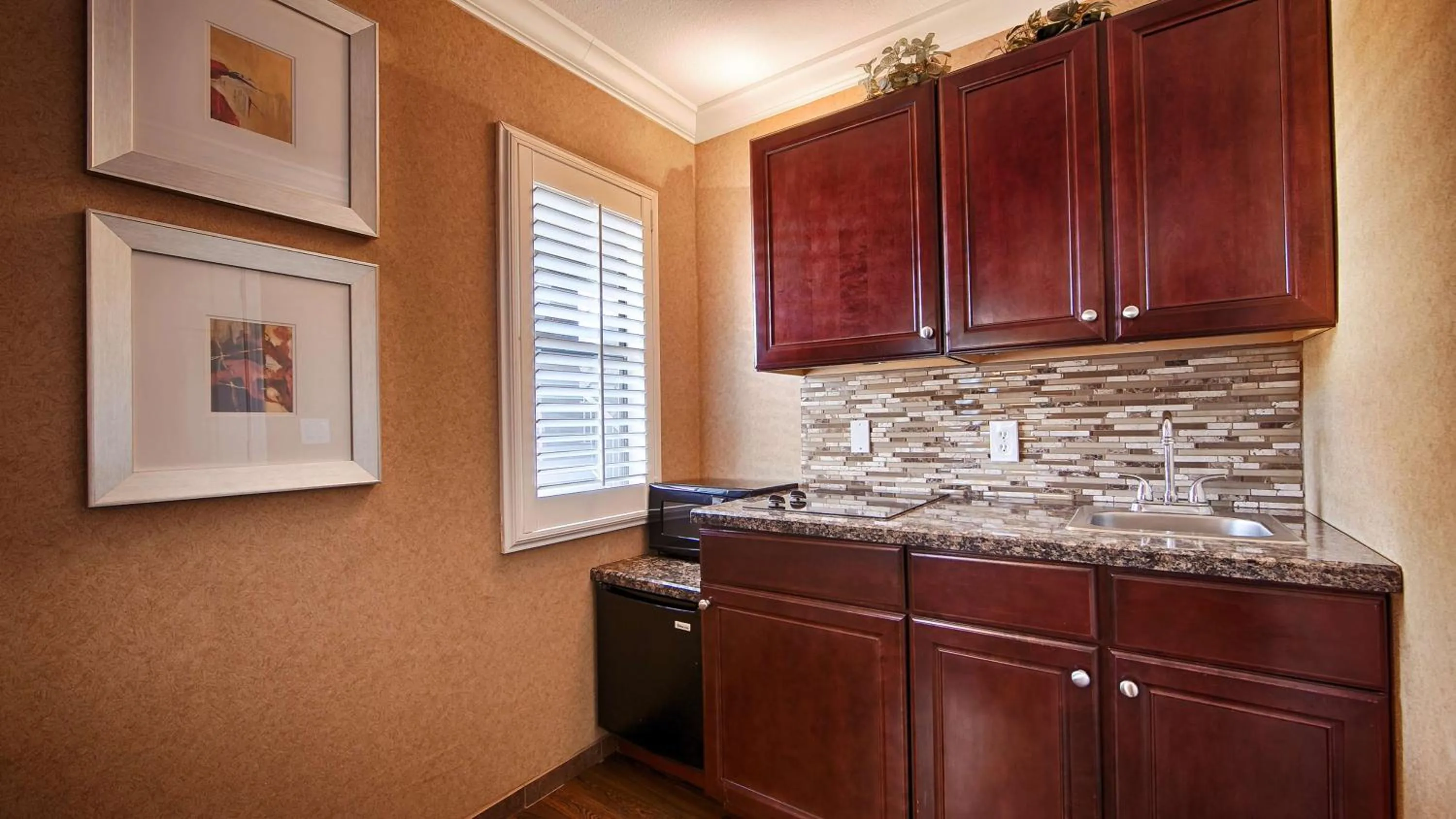 Photo of the whole room in Best Western Yuma Mall Hotel & Suites