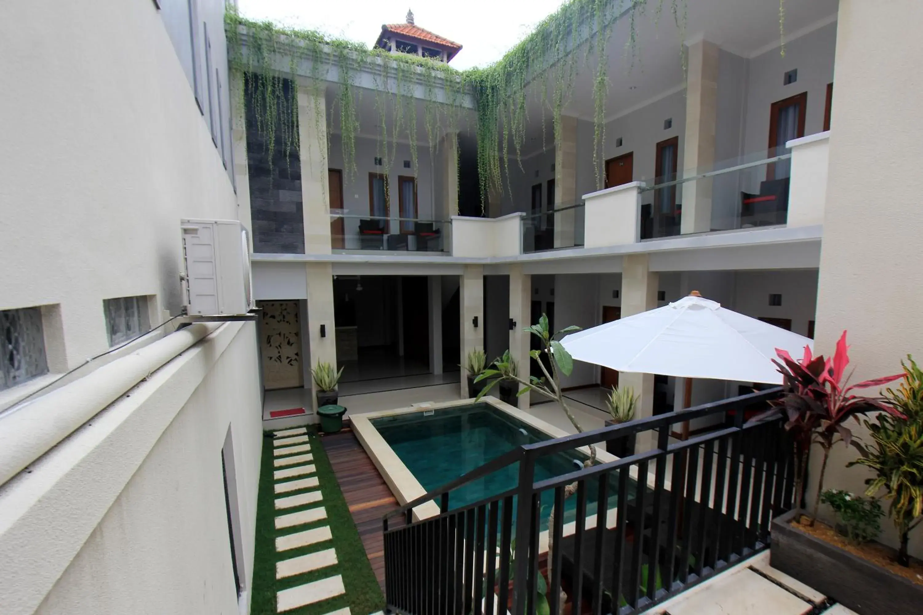 Property building in Tom Guest House Property building in Tom Guest House