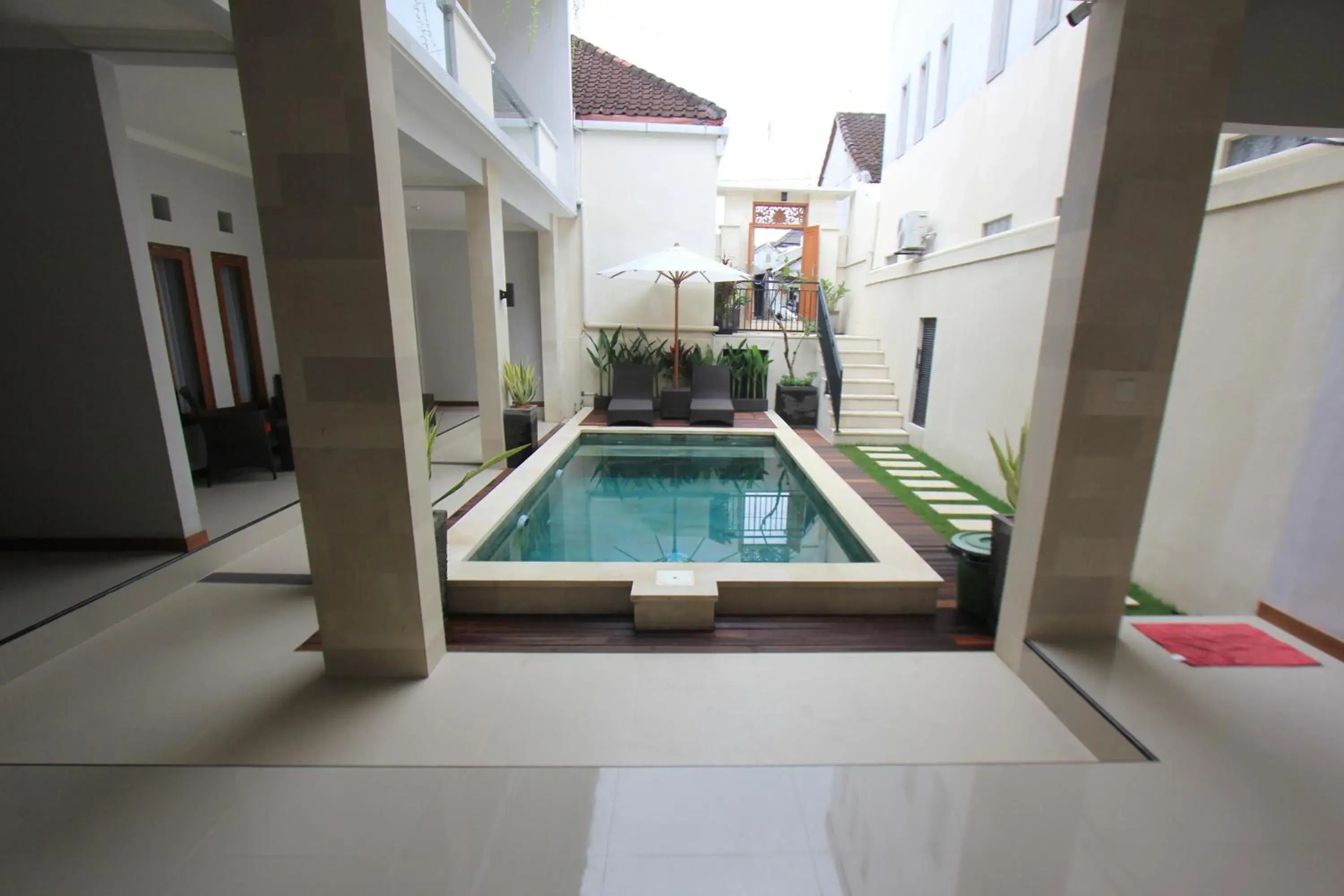 Pool view in Tom Guest House Pool view in Tom Guest House