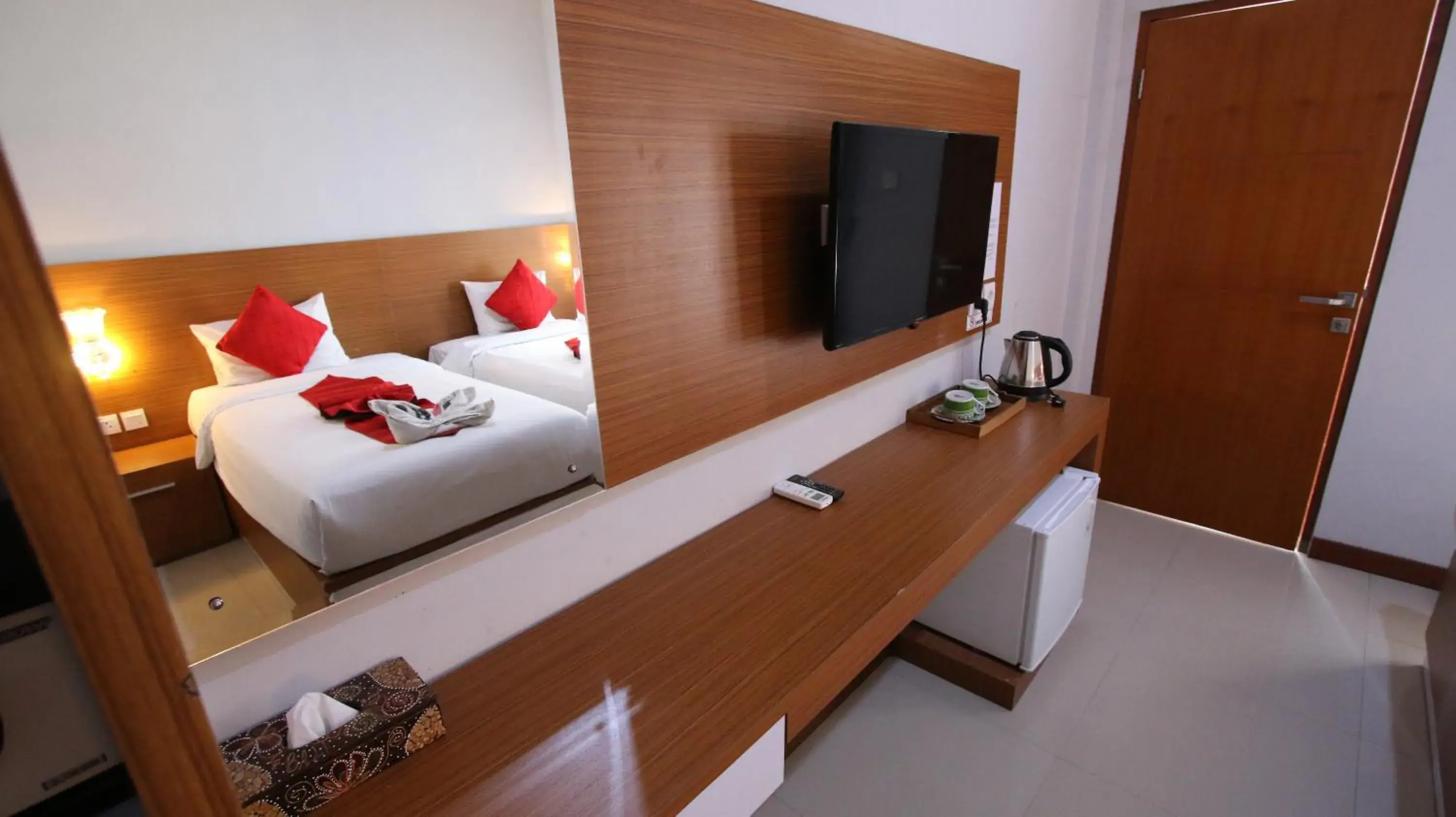 Communal lounge/ TV room, Bed in Tom Guest House Communal lounge/ TV room, Bed in Tom Guest House