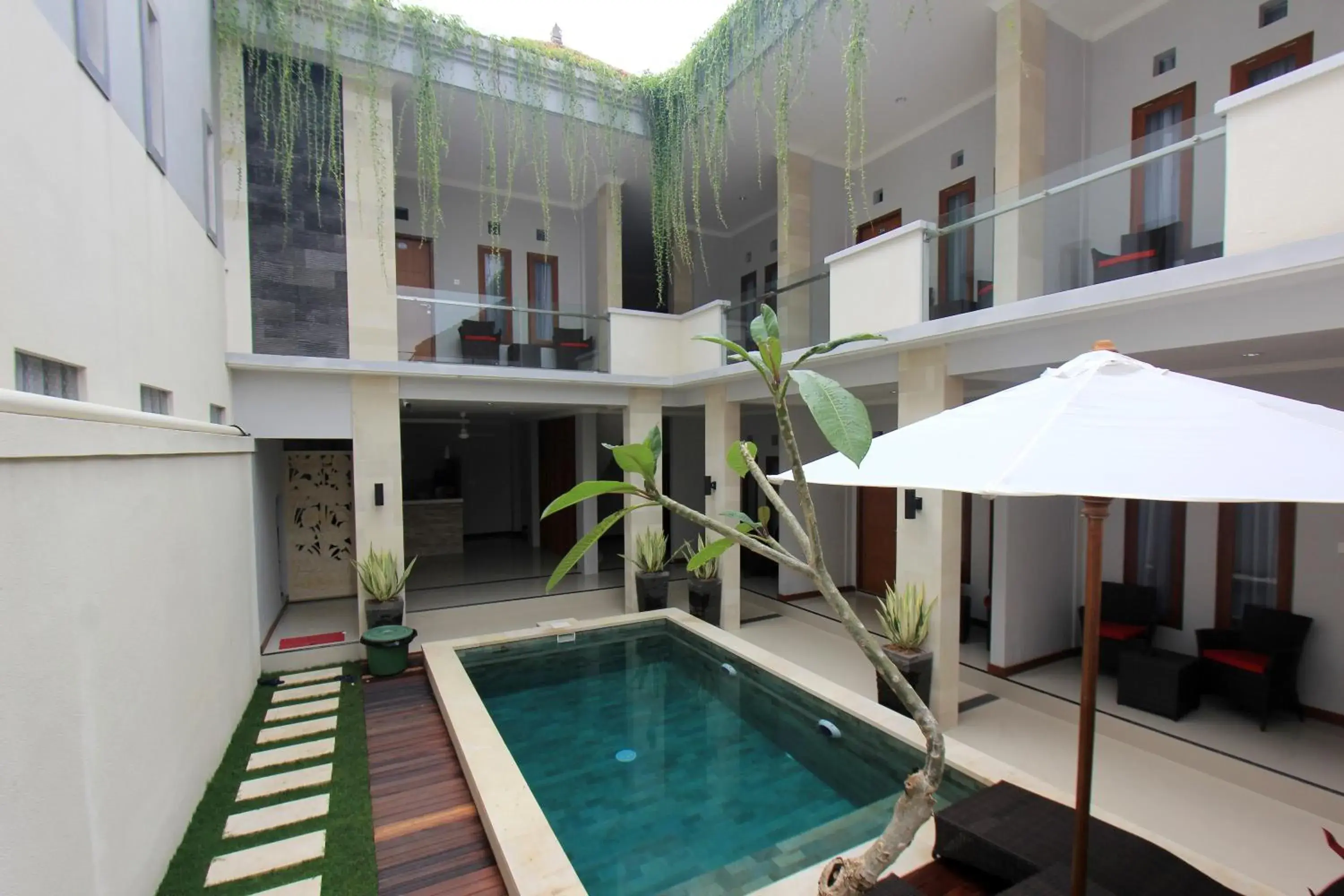Property building in Tom Guest House Property building in Tom Guest House
