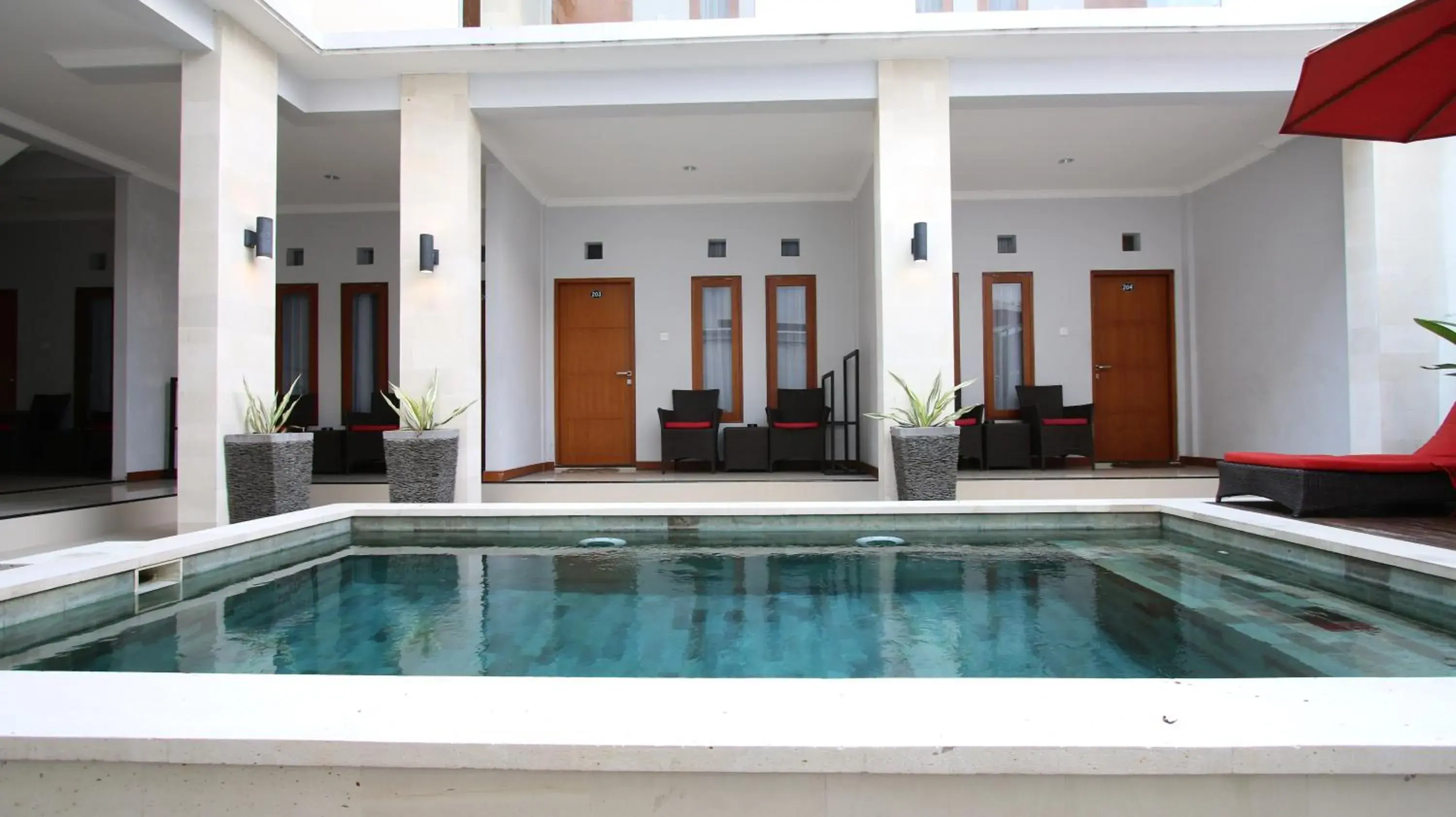 Swimming pool in Tom Guest House Swimming pool in Tom Guest House