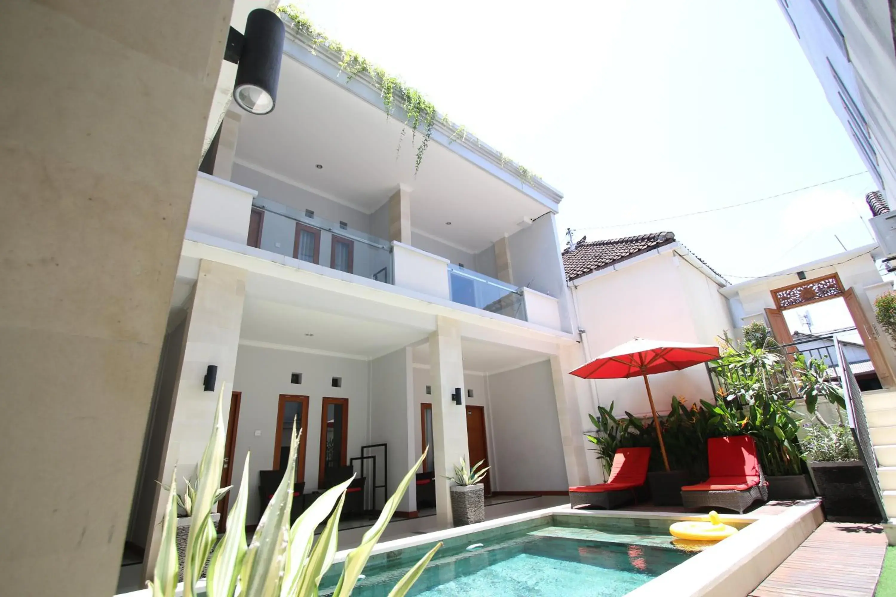Property building in Tom Guest House Property building in Tom Guest House