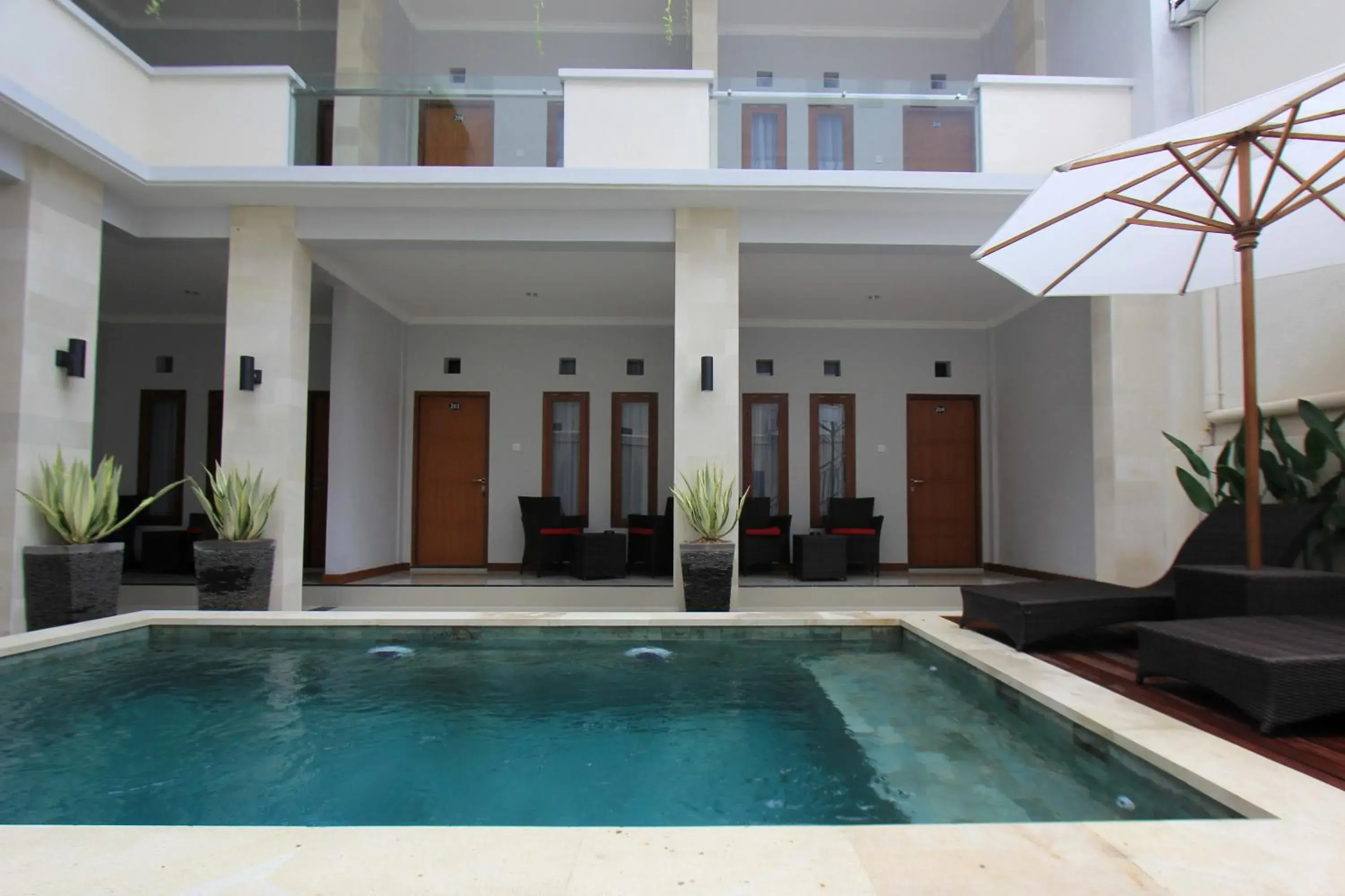 Swimming pool in Tom Guest House Swimming pool in Tom Guest House