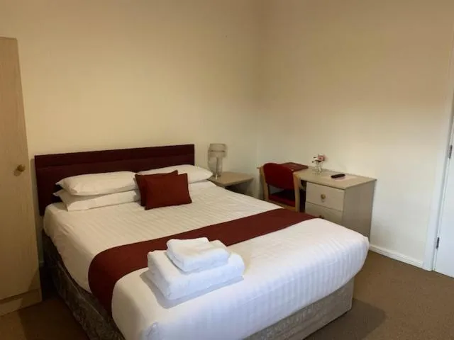 Bedroom, Bed in Hinsley Hall