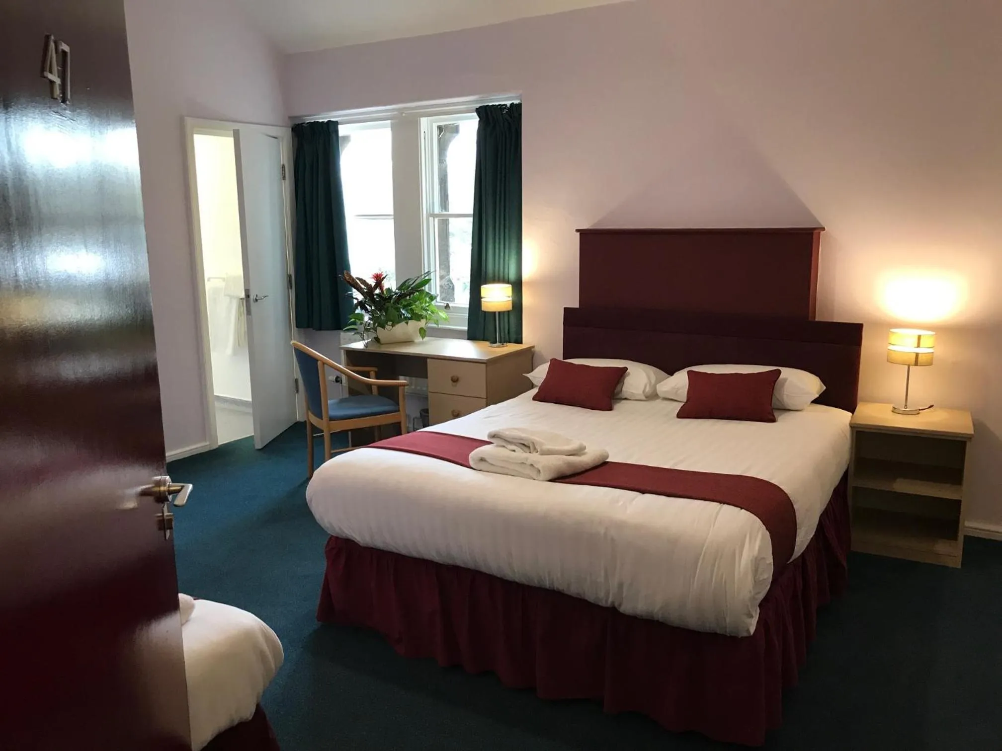 Bedroom, Bed in Hinsley Hall