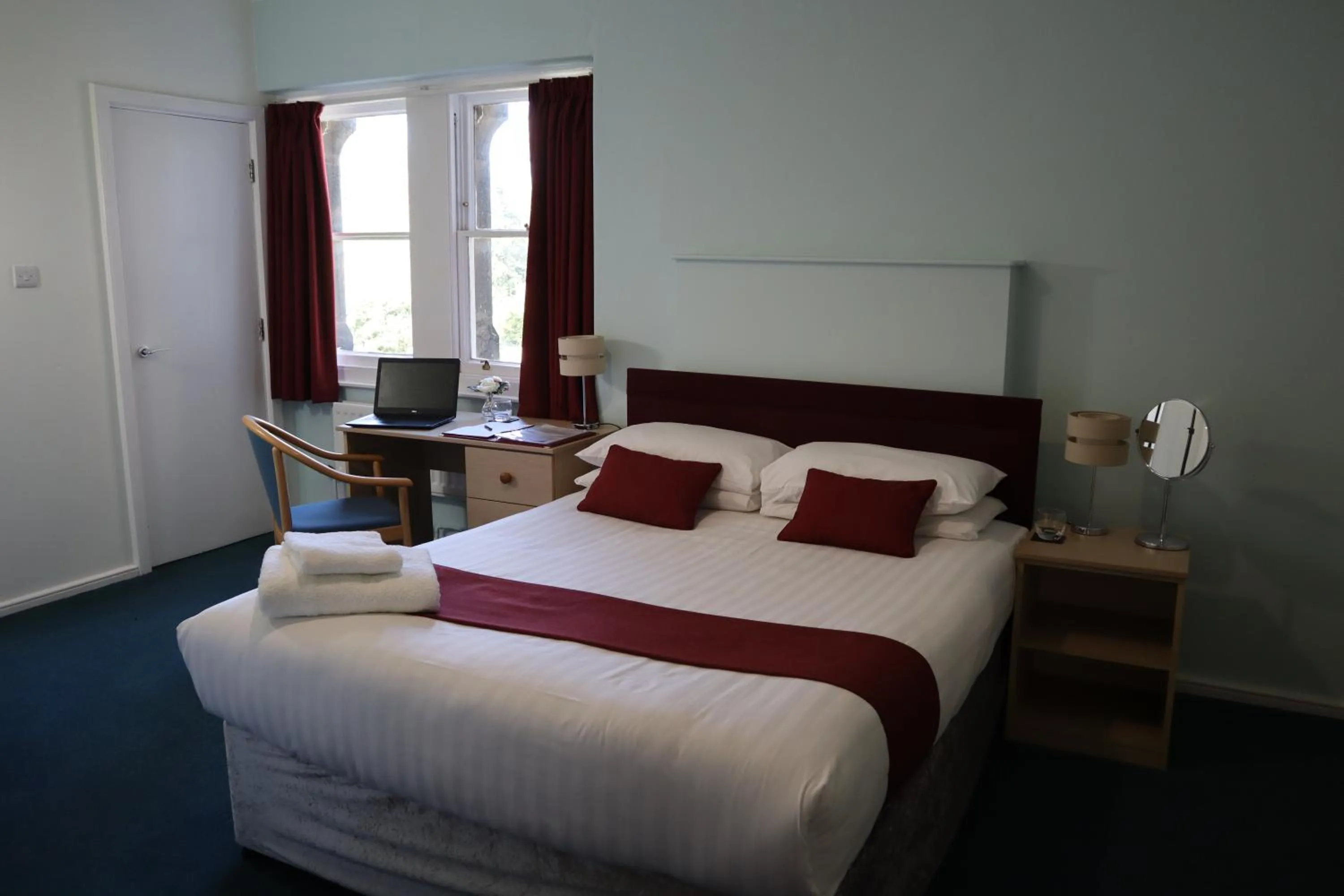 Bedroom, Bed in Hinsley Hall