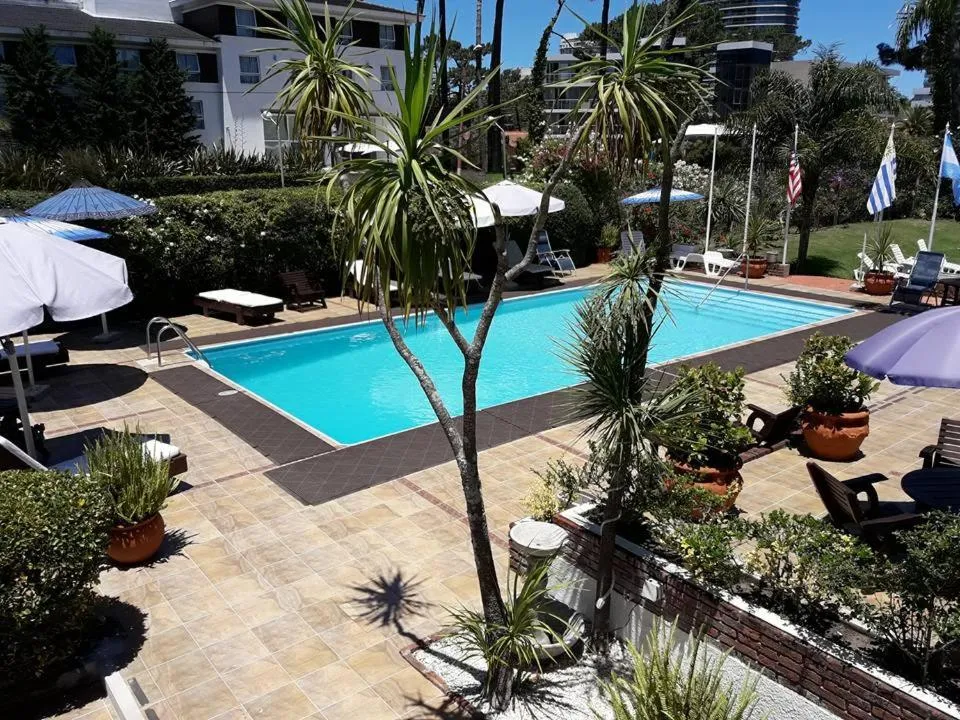 Swimming pool in Hotel Camelot