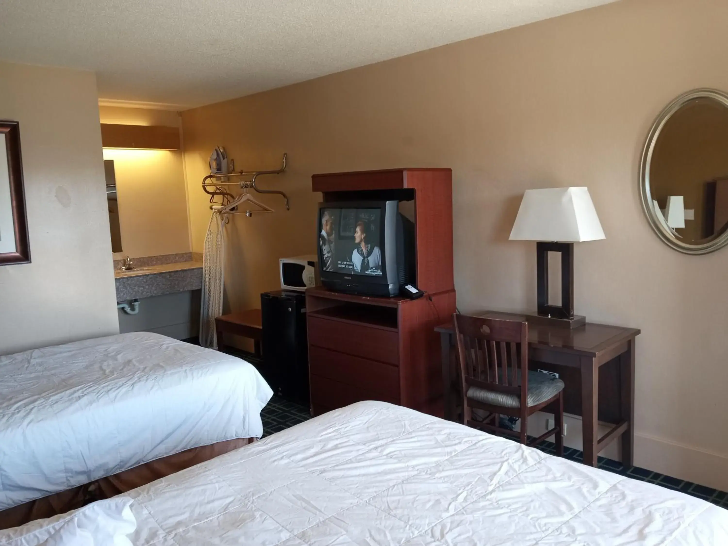 Bed in Hilltop Inn Pittsburgh Bed in Hilltop Inn Pittsburgh