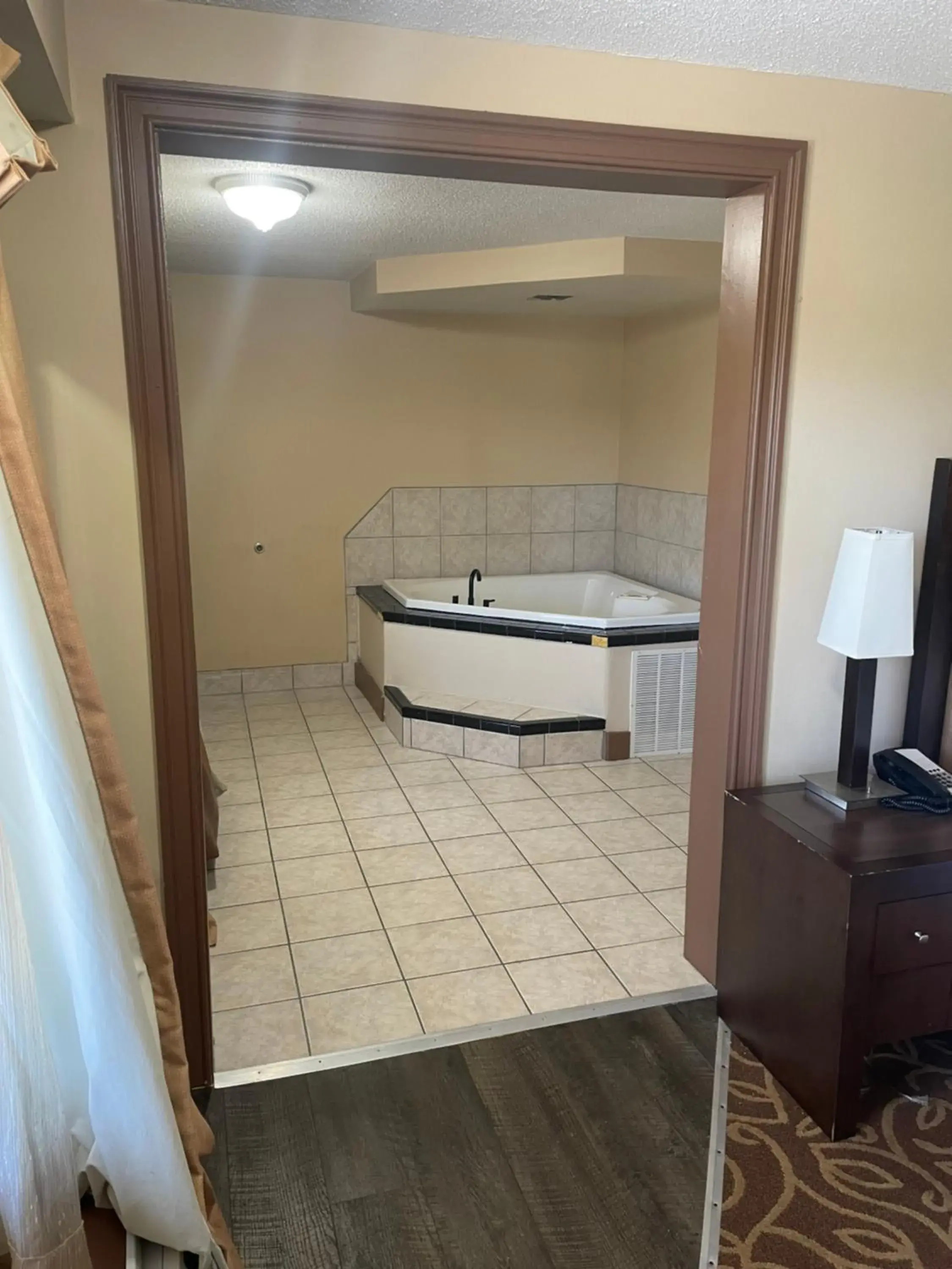 Bed in Hilltop Inn Pittsburgh Bed in Hilltop Inn Pittsburgh